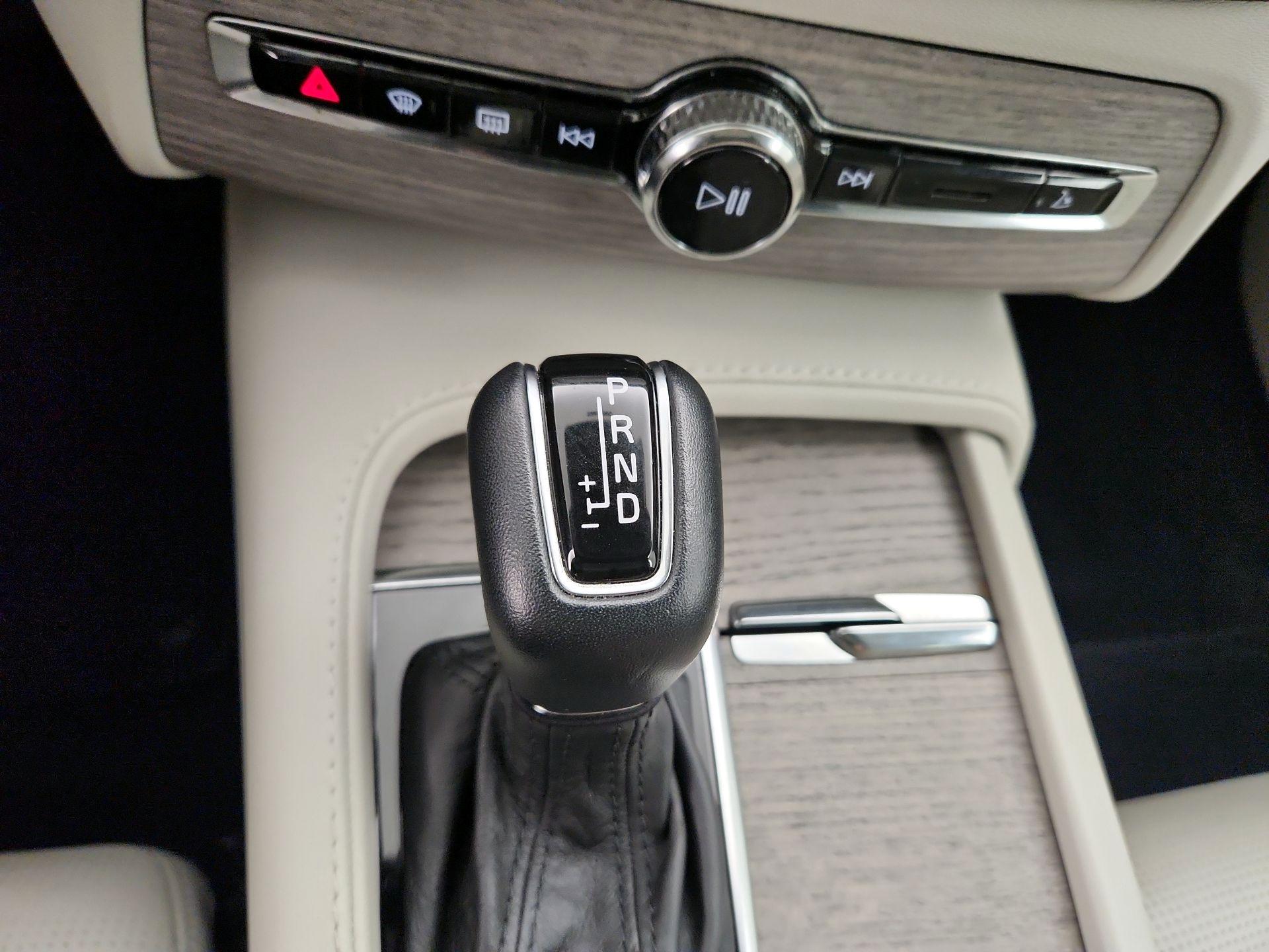 Thumbnail: 2022 Volvo XC90 - 18