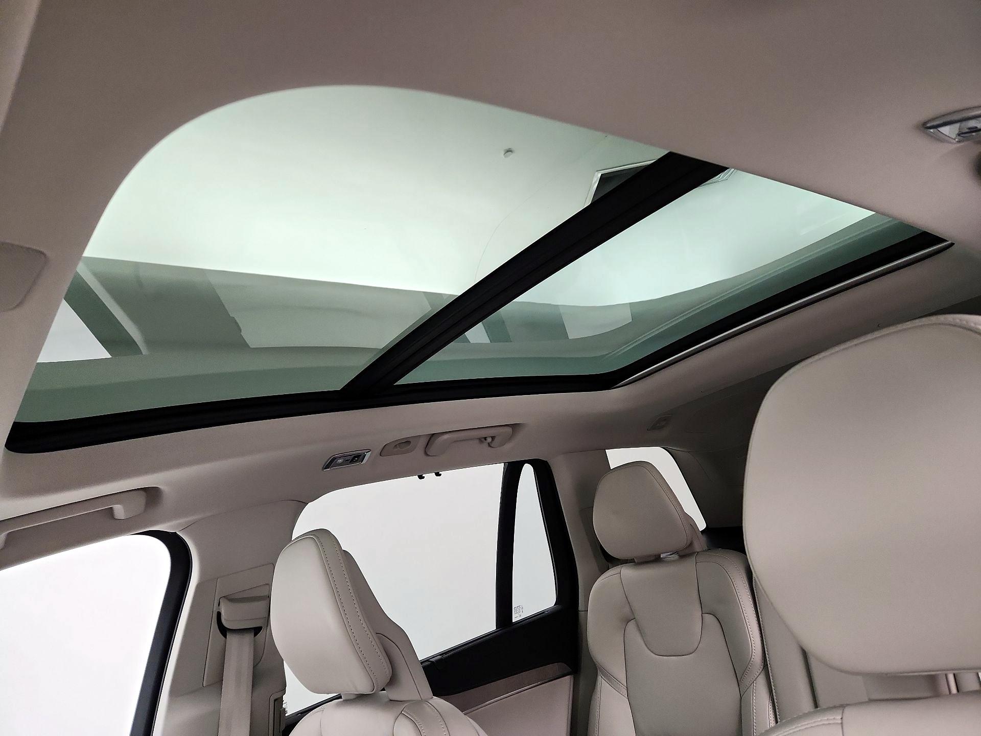 Thumbnail: 2022 Volvo XC90 - 20