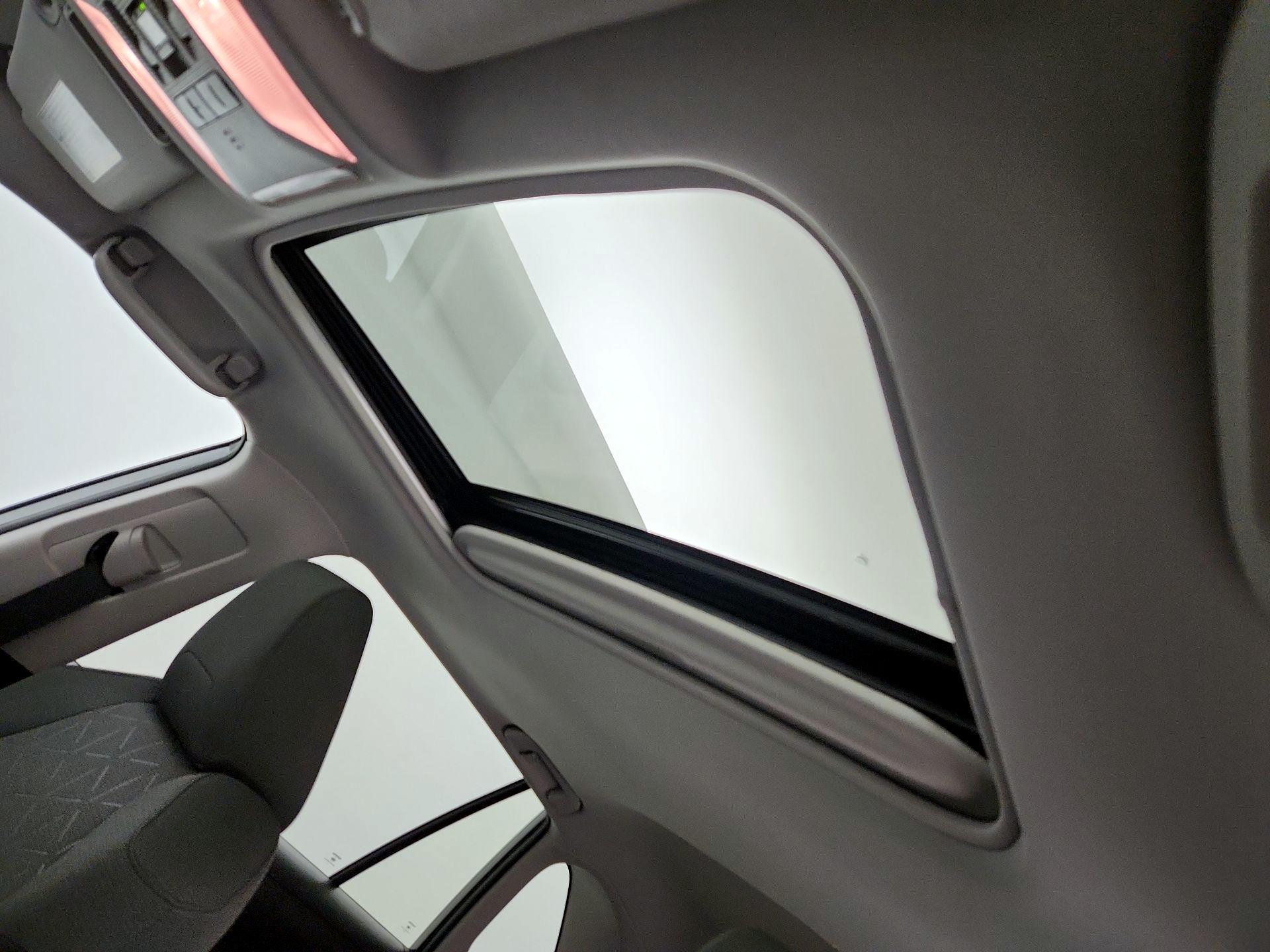 Thumbnail: 2020 Toyota RAV4 - 19