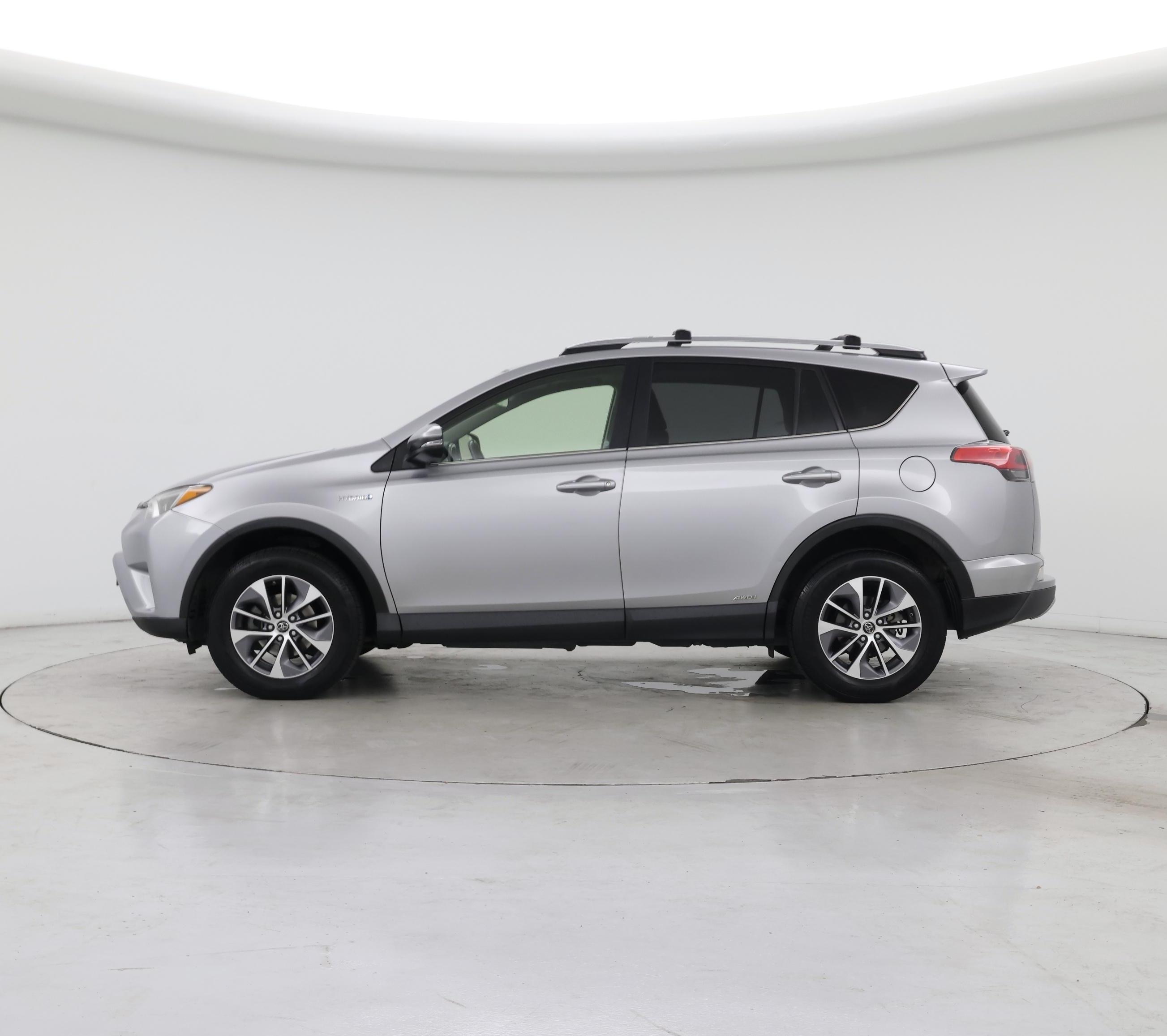 Thumbnail: 2017 Toyota RAV4 - 3