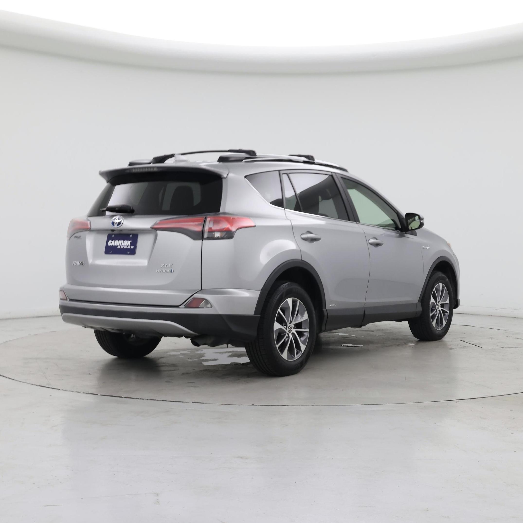 Thumbnail: 2017 Toyota RAV4 - 8