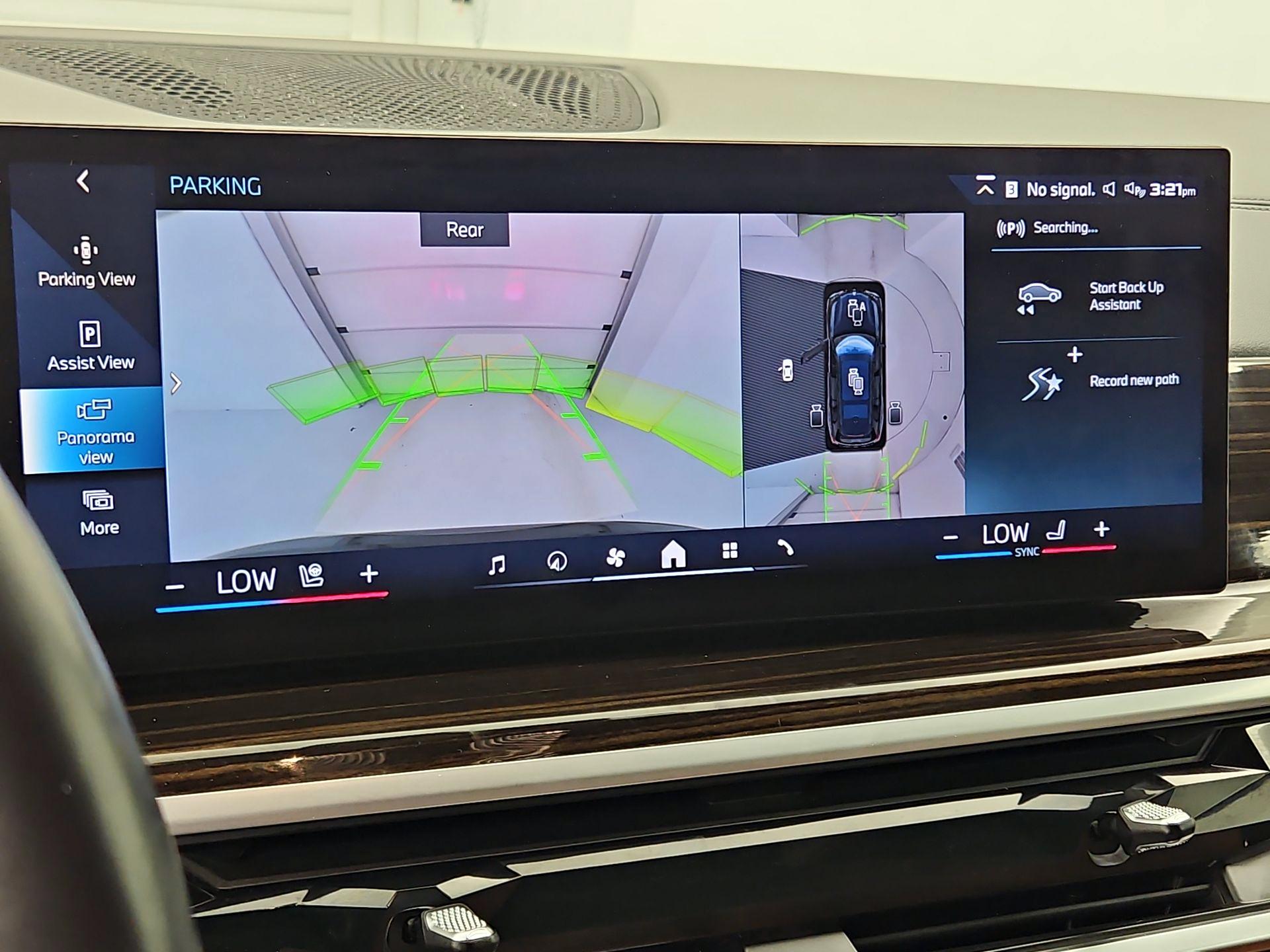 Thumbnail: 2025 BMW X7 - 15