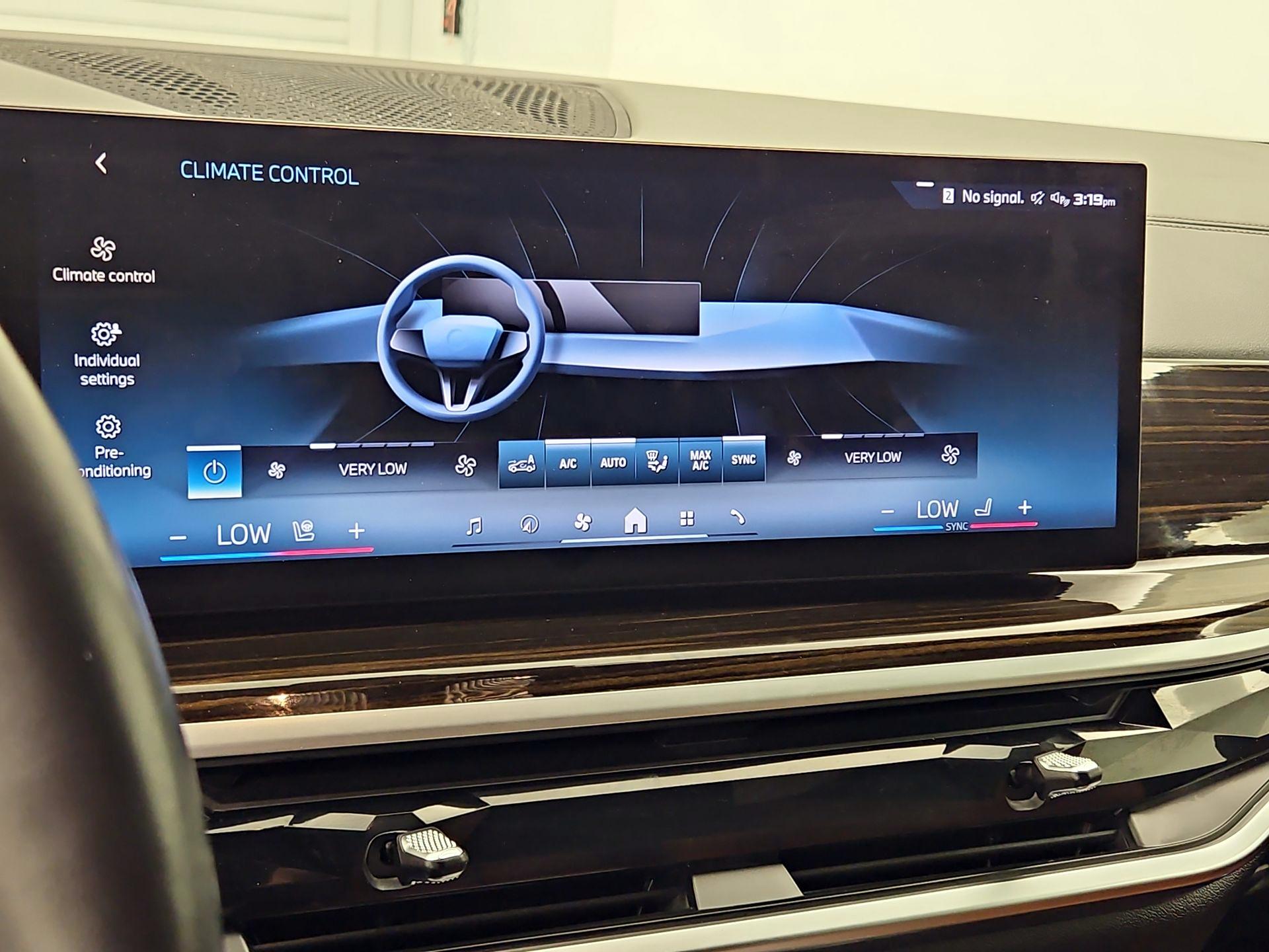 Thumbnail: 2025 BMW X7 - 17