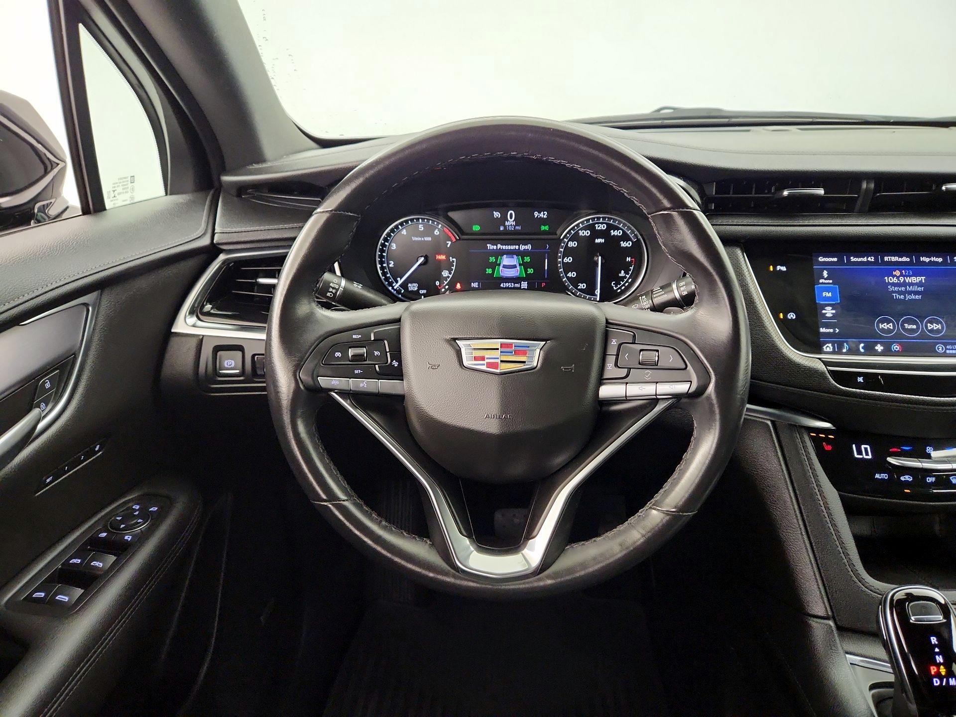 Thumbnail: 2022 Cadillac XT6 - 10