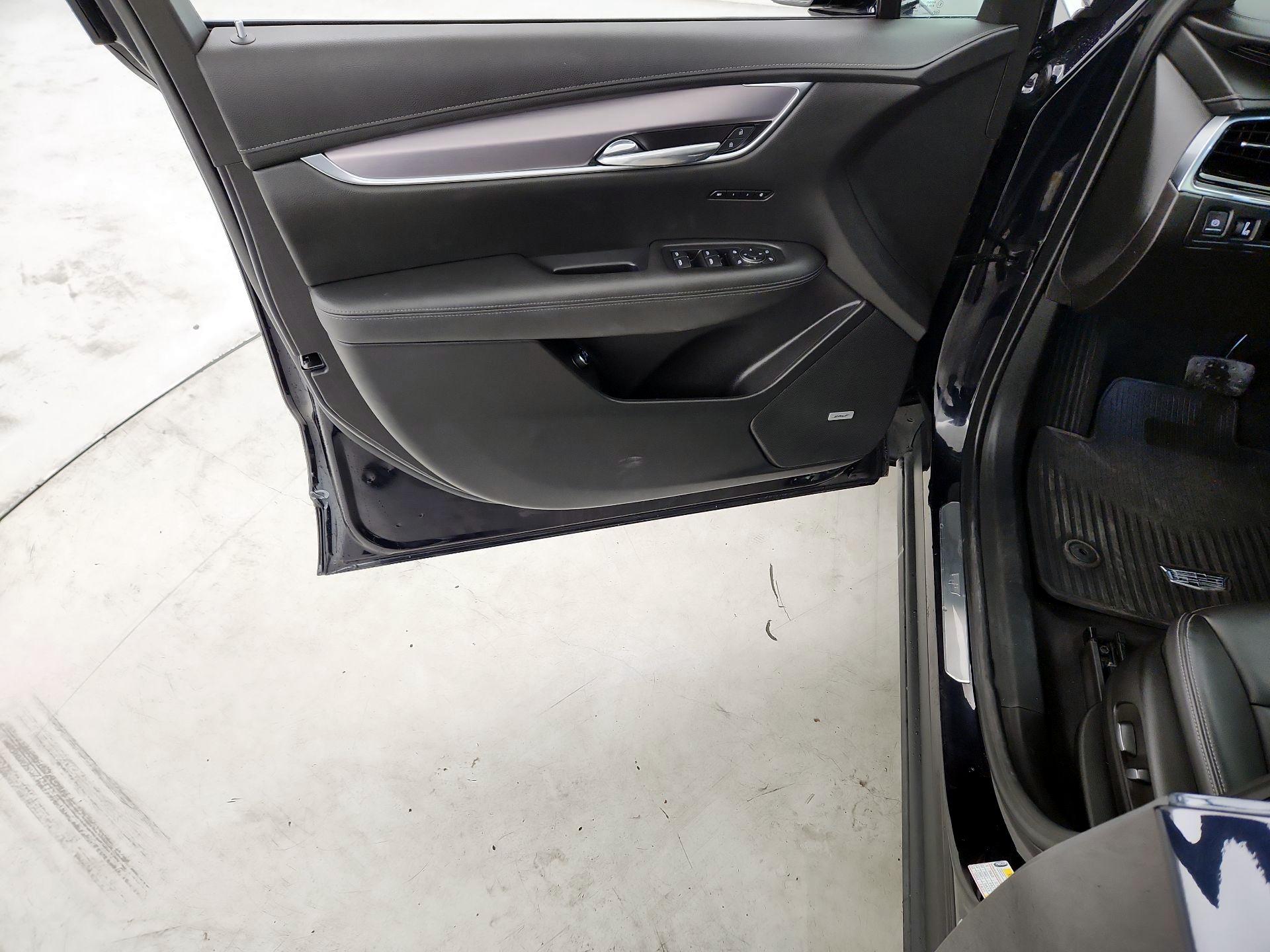 Thumbnail: 2022 Cadillac XT6 - 12