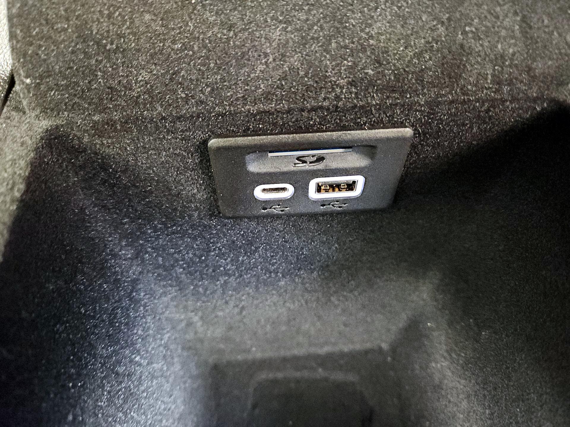 Thumbnail: 2022 Cadillac XT6 - 18