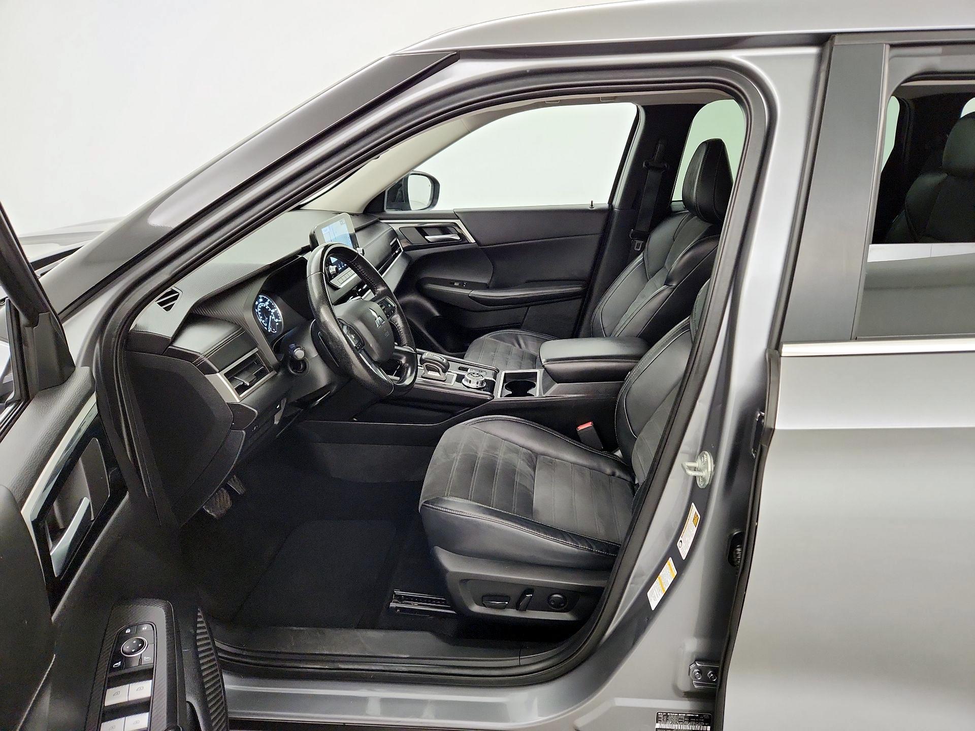 Thumbnail: 2022 Mitsubishi Outlander - 11