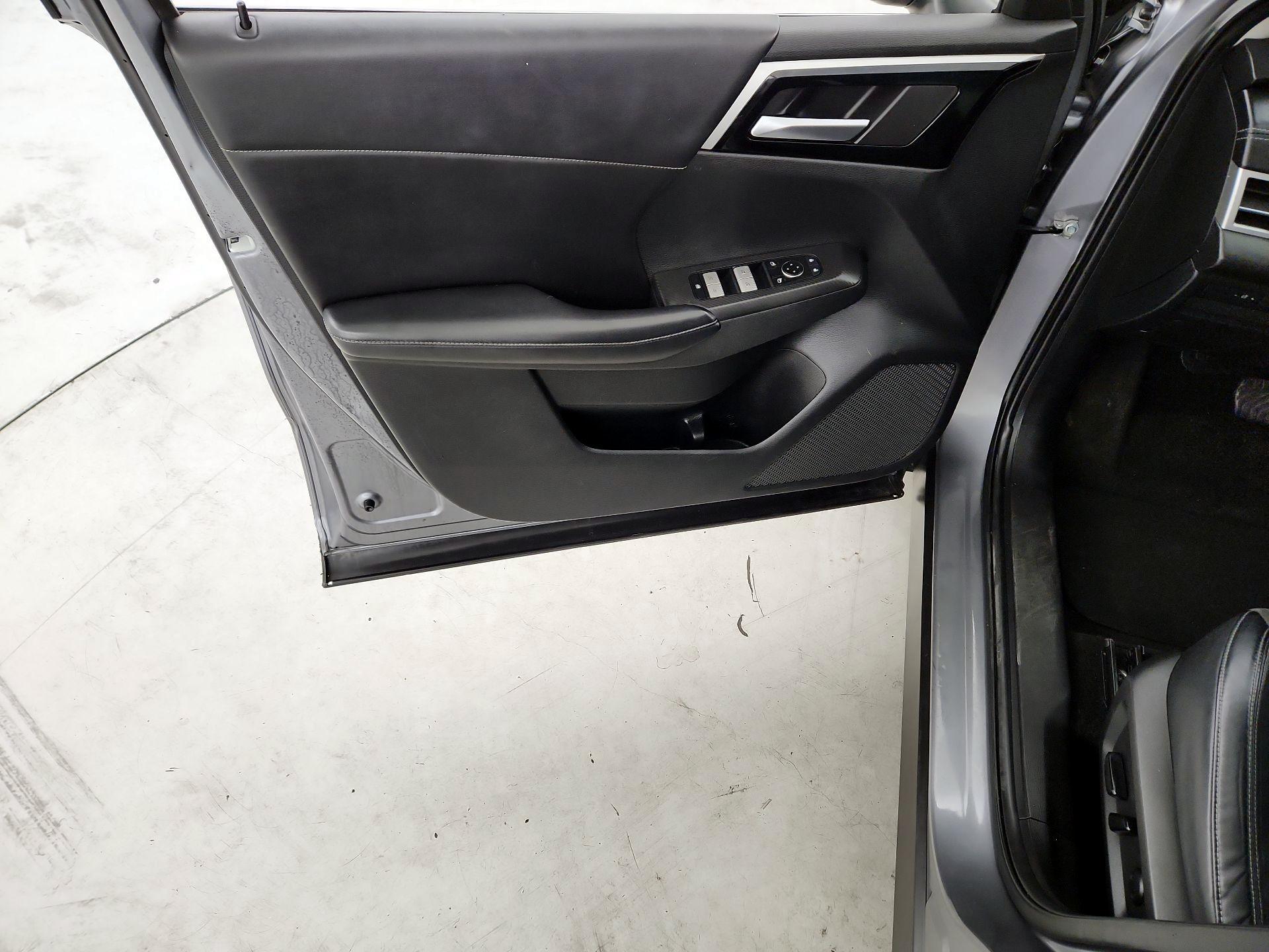 Thumbnail: 2022 Mitsubishi Outlander - 12