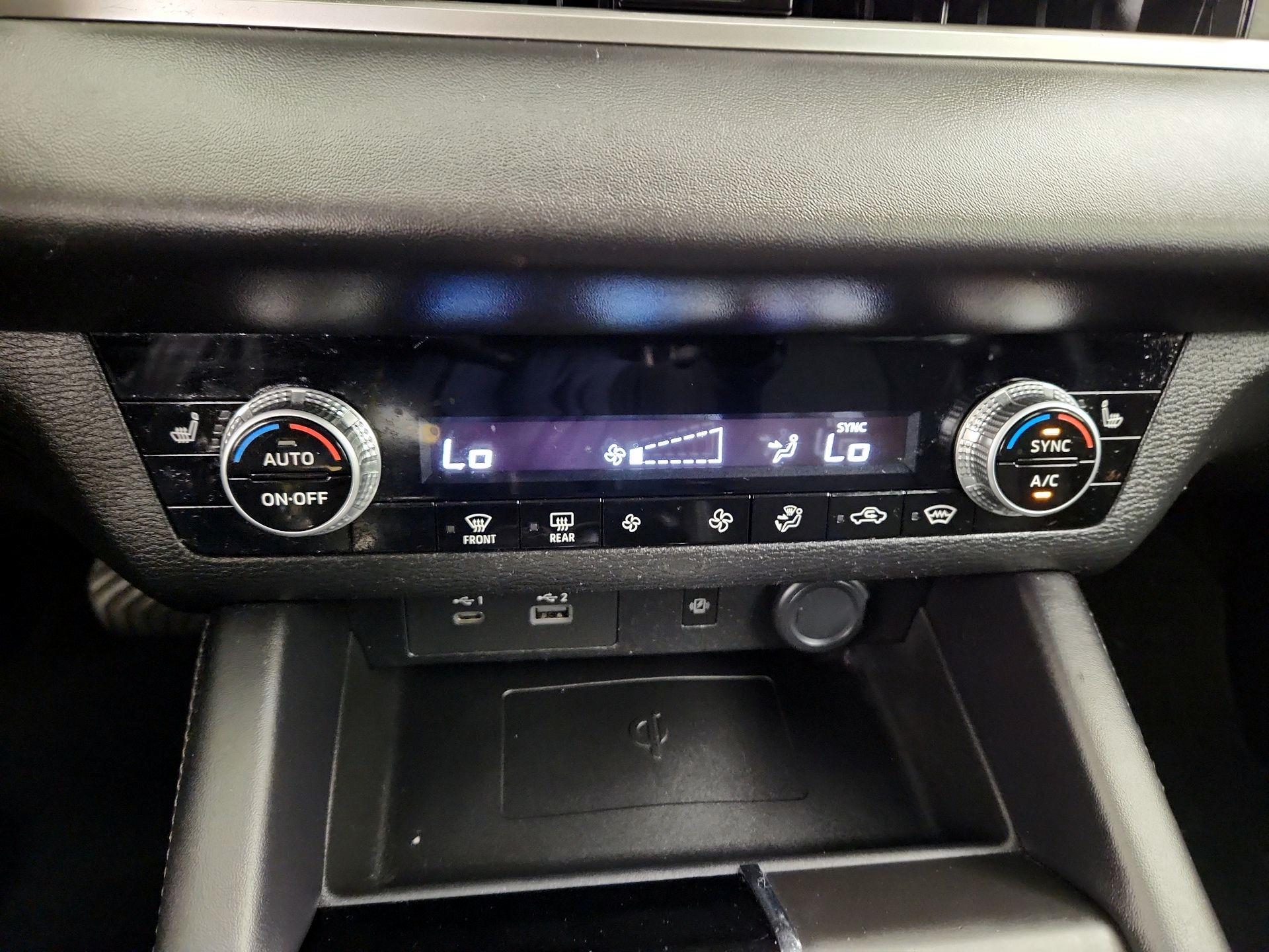 Thumbnail: 2022 Mitsubishi Outlander - 17