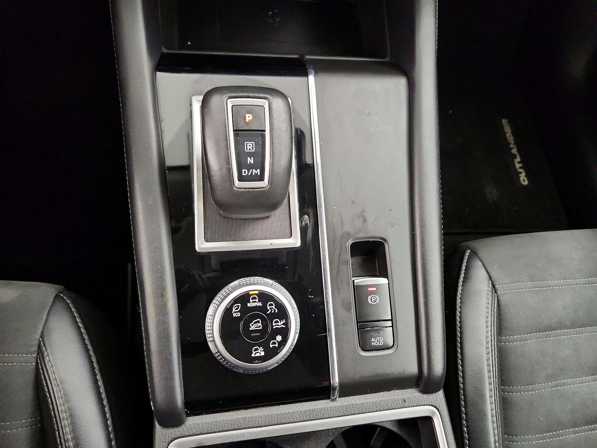 Thumbnail: 2022 Mitsubishi Outlander - 18