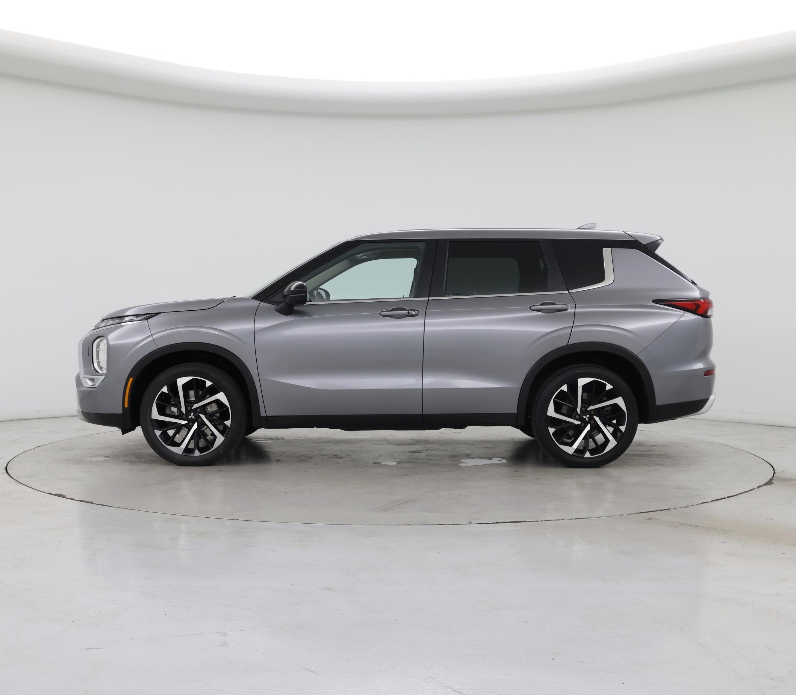 Thumbnail: 2022 Mitsubishi Outlander - 3