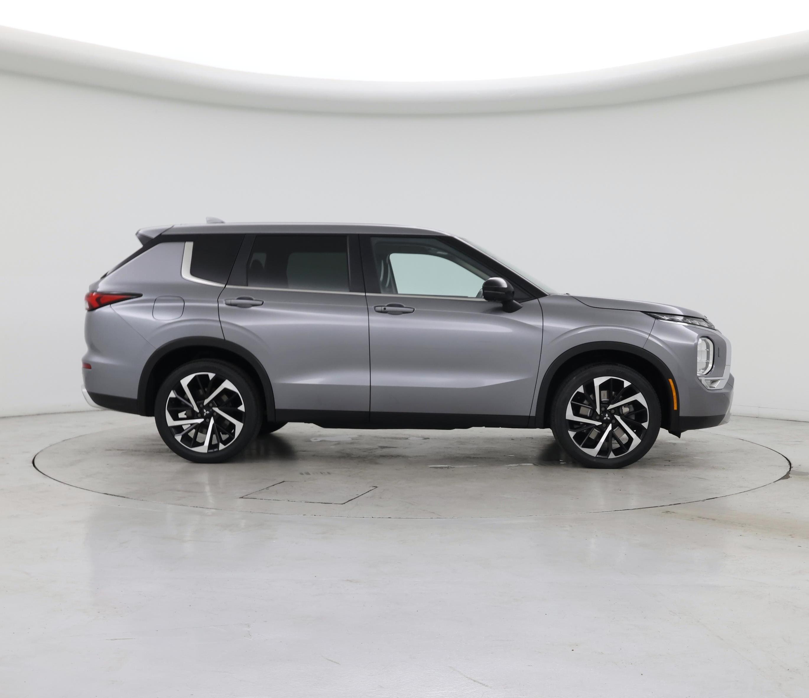 Thumbnail: 2022 Mitsubishi Outlander - 7