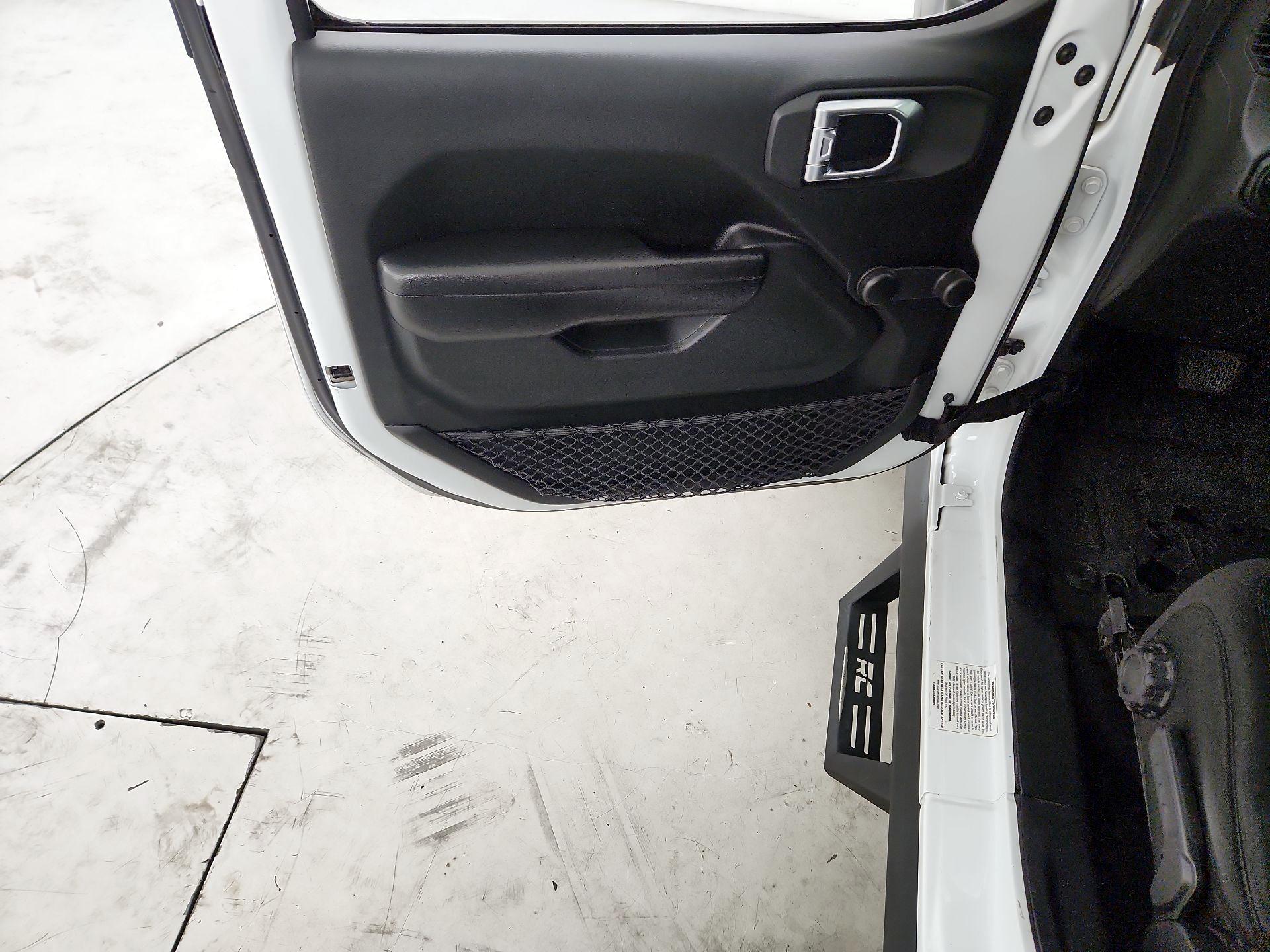 Thumbnail: 2018 Jeep Wrangler - 12