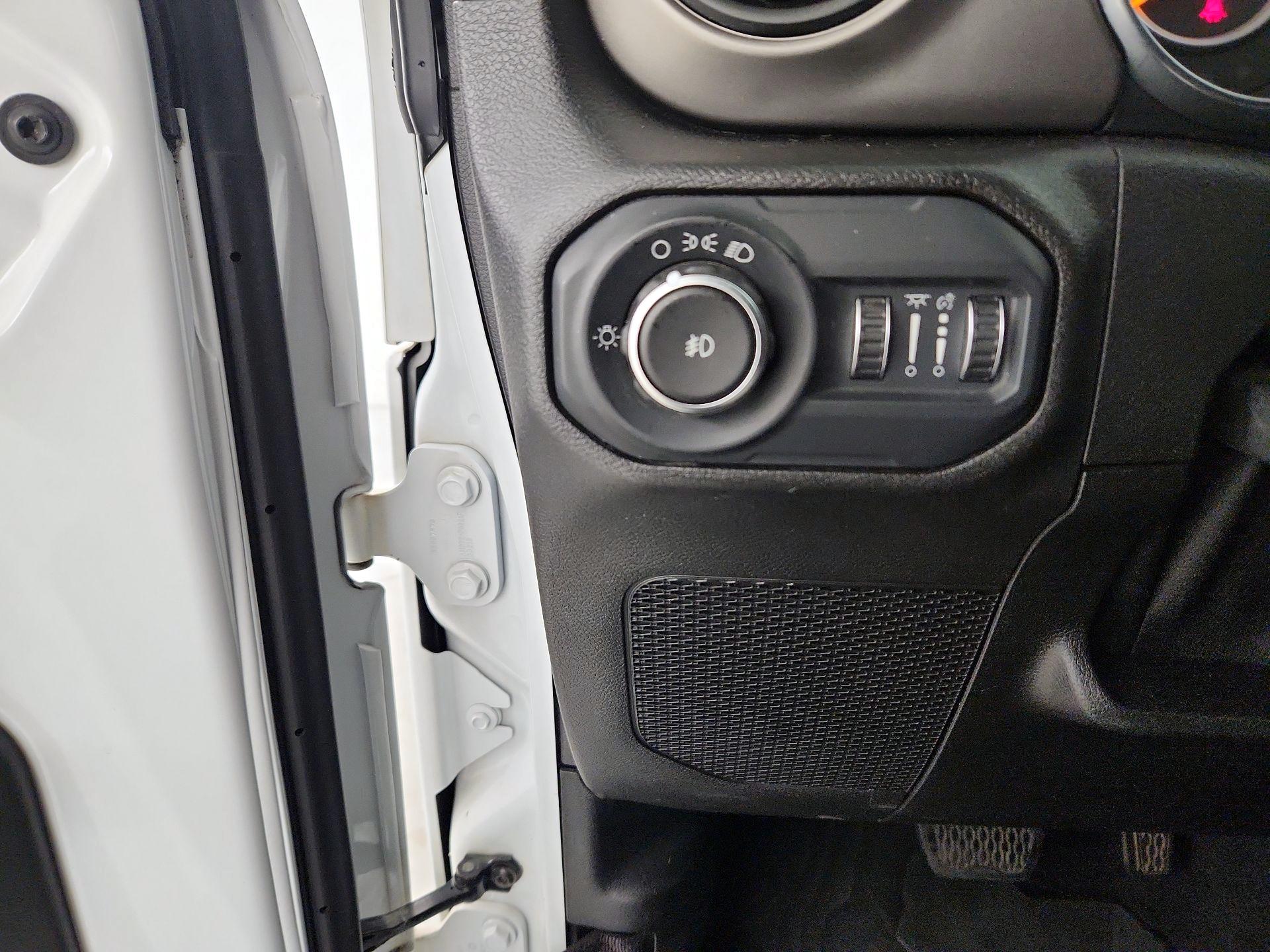 Thumbnail: 2018 Jeep Wrangler - 13