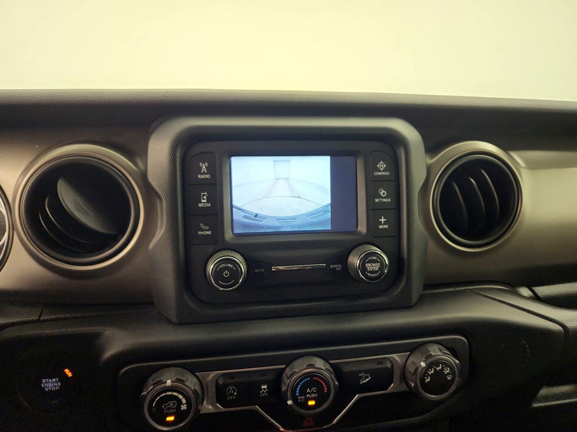 Thumbnail: 2018 Jeep Wrangler - 14