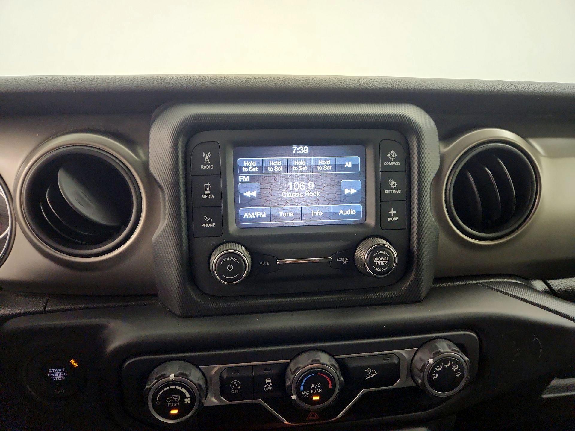 Thumbnail: 2018 Jeep Wrangler - 15