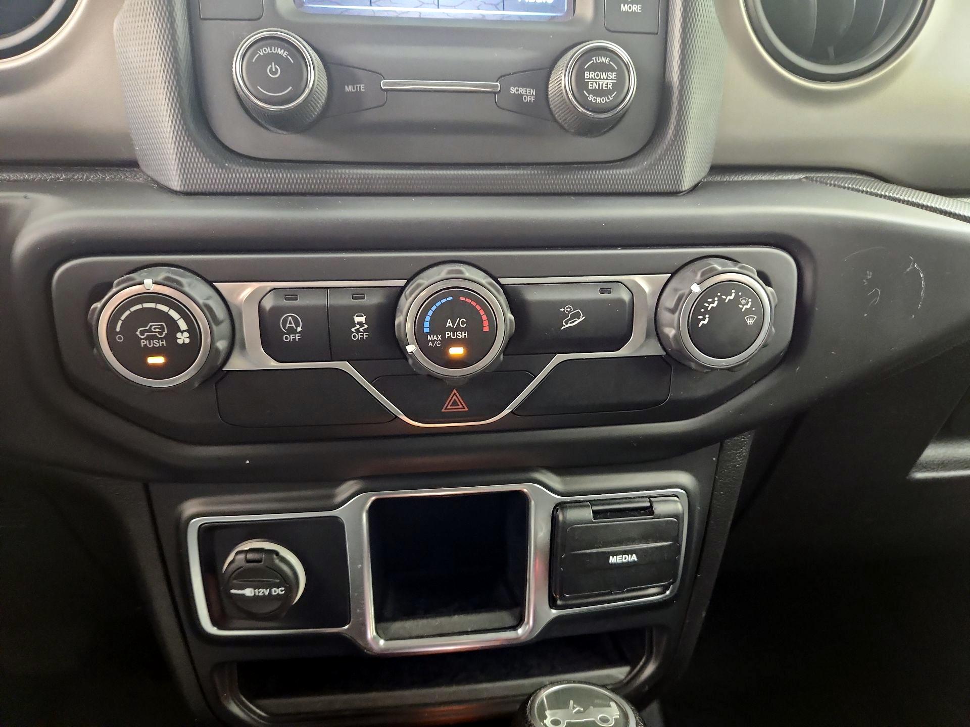 Thumbnail: 2018 Jeep Wrangler - 16