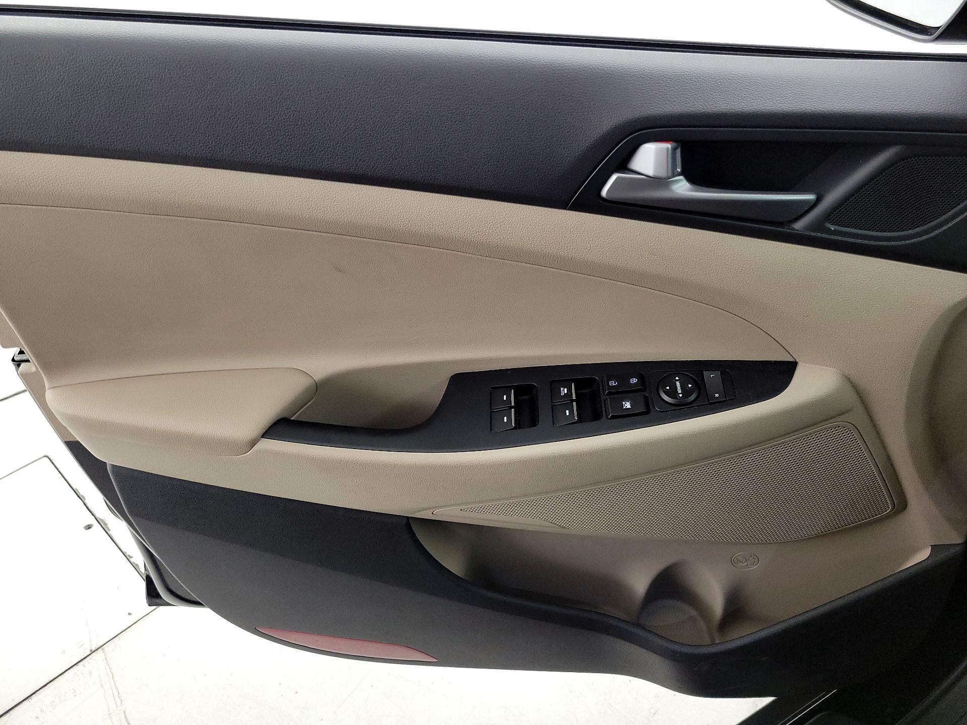 Thumbnail: 2016 Hyundai Tucson - 12