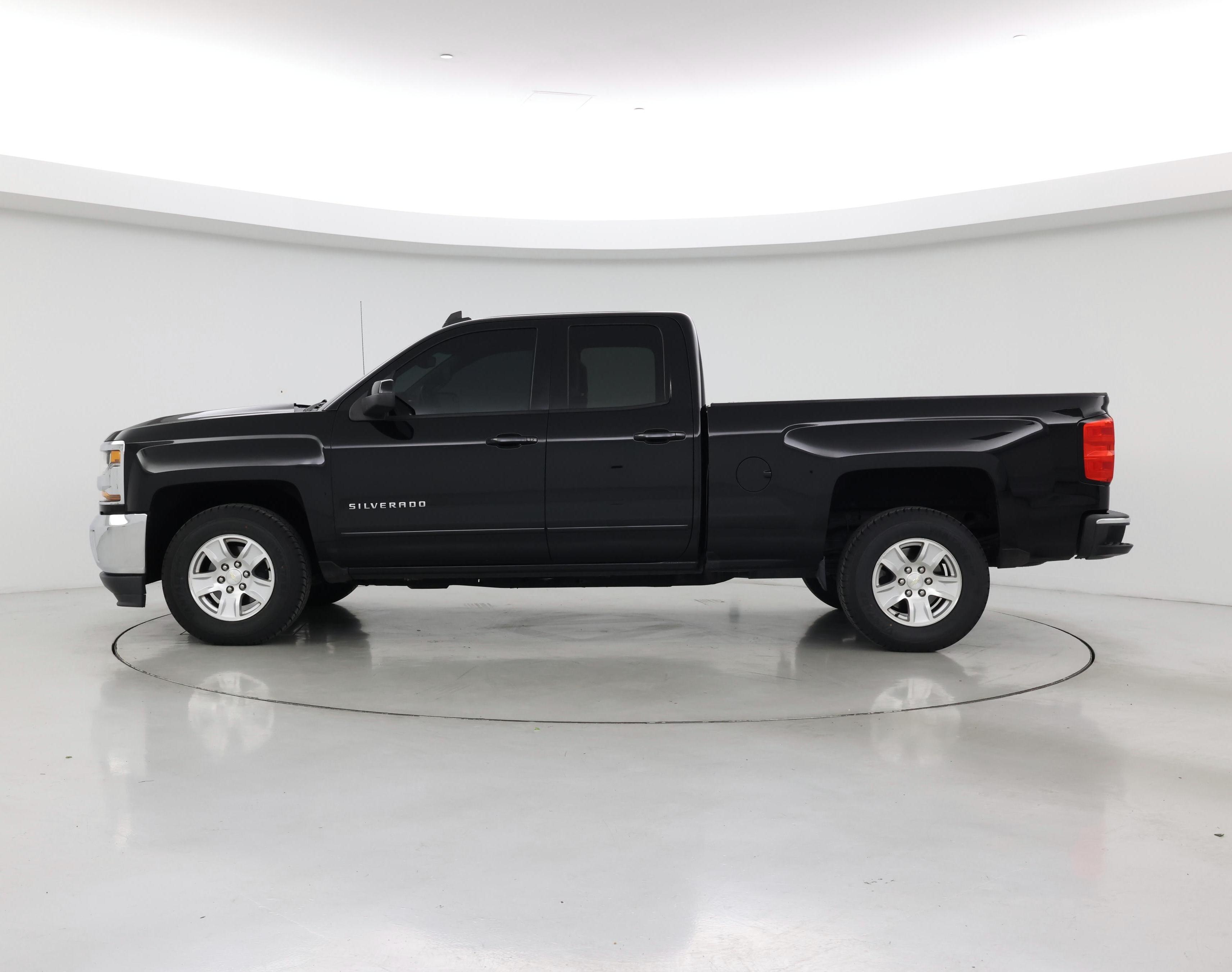 Thumbnail: 2017 Chevrolet Silverado 1500 - 3