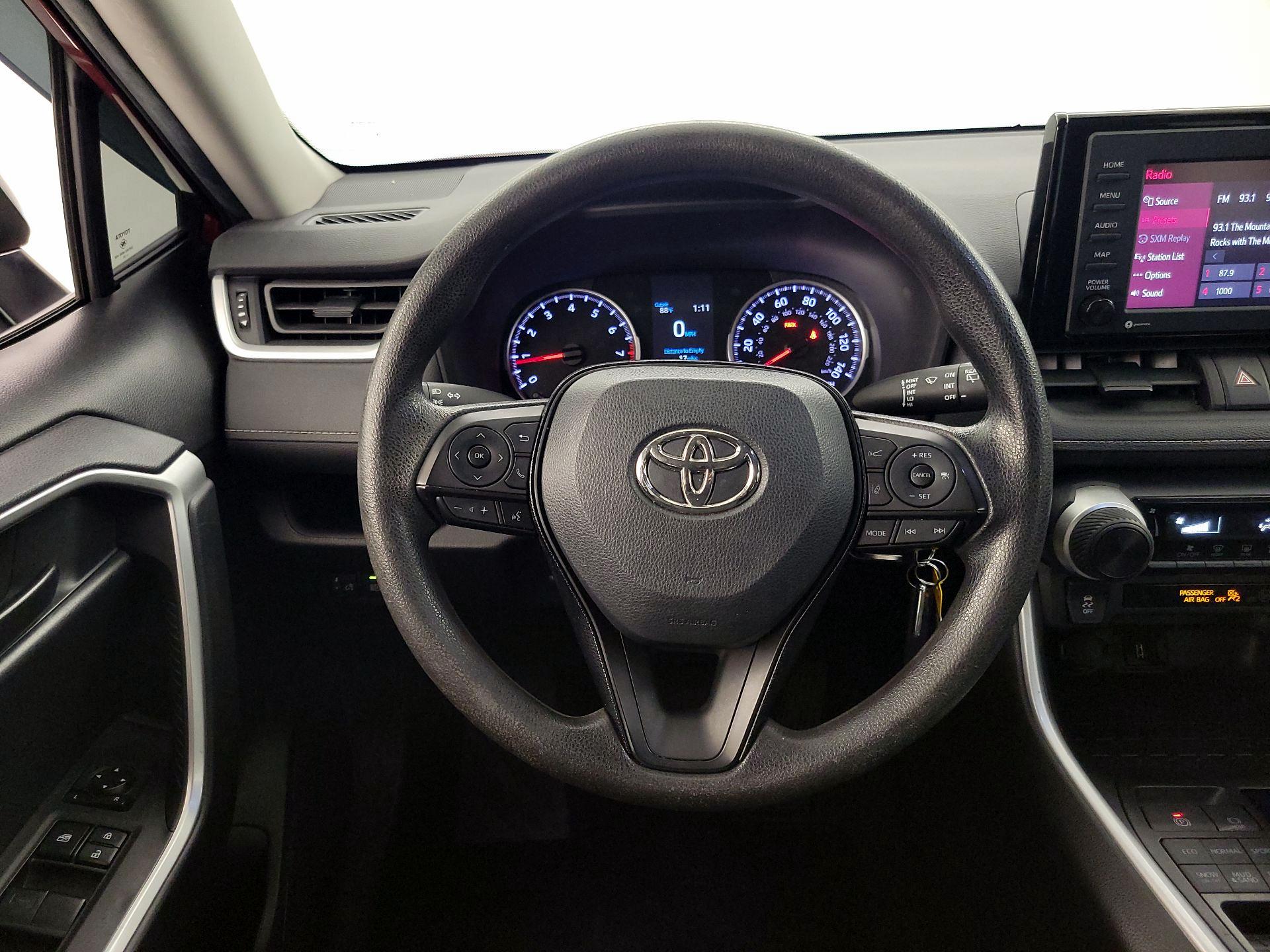 Thumbnail: 2021 Toyota RAV4 - 10