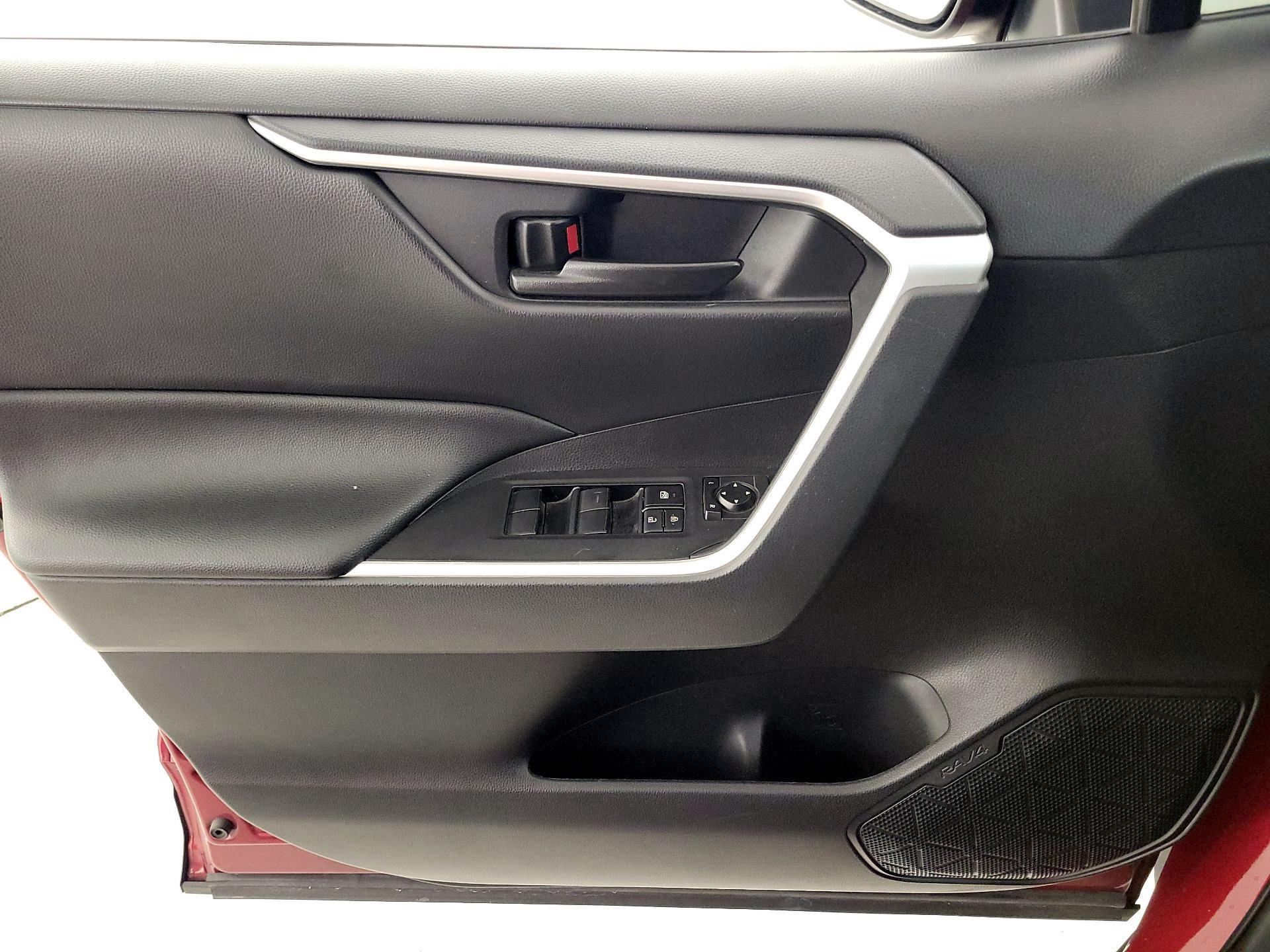 Thumbnail: 2021 Toyota RAV4 - 12