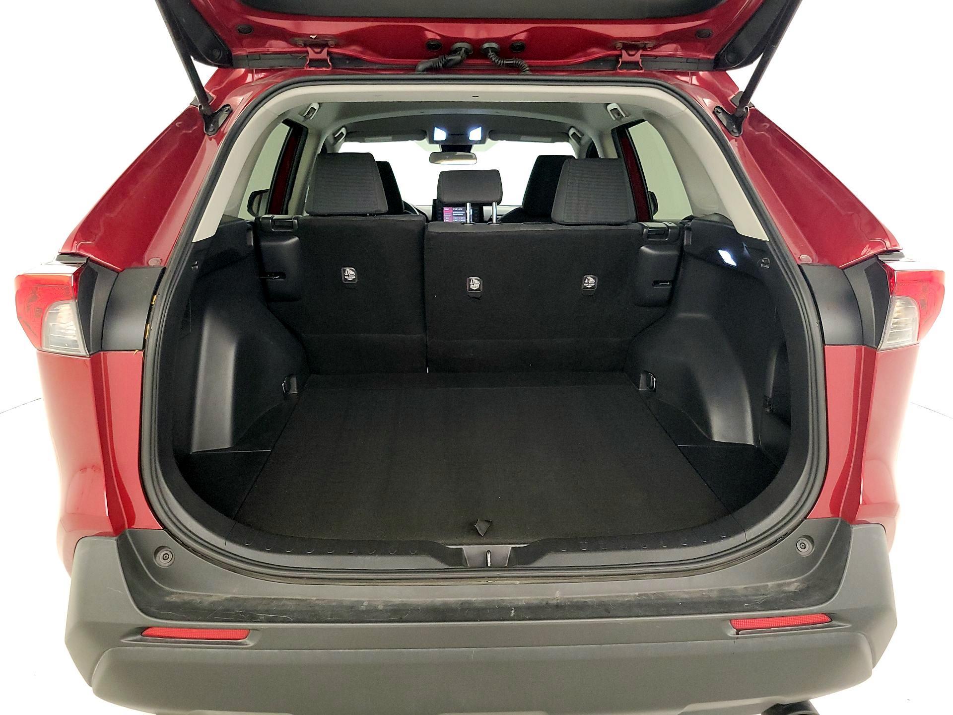 Thumbnail: 2021 Toyota RAV4 - 20