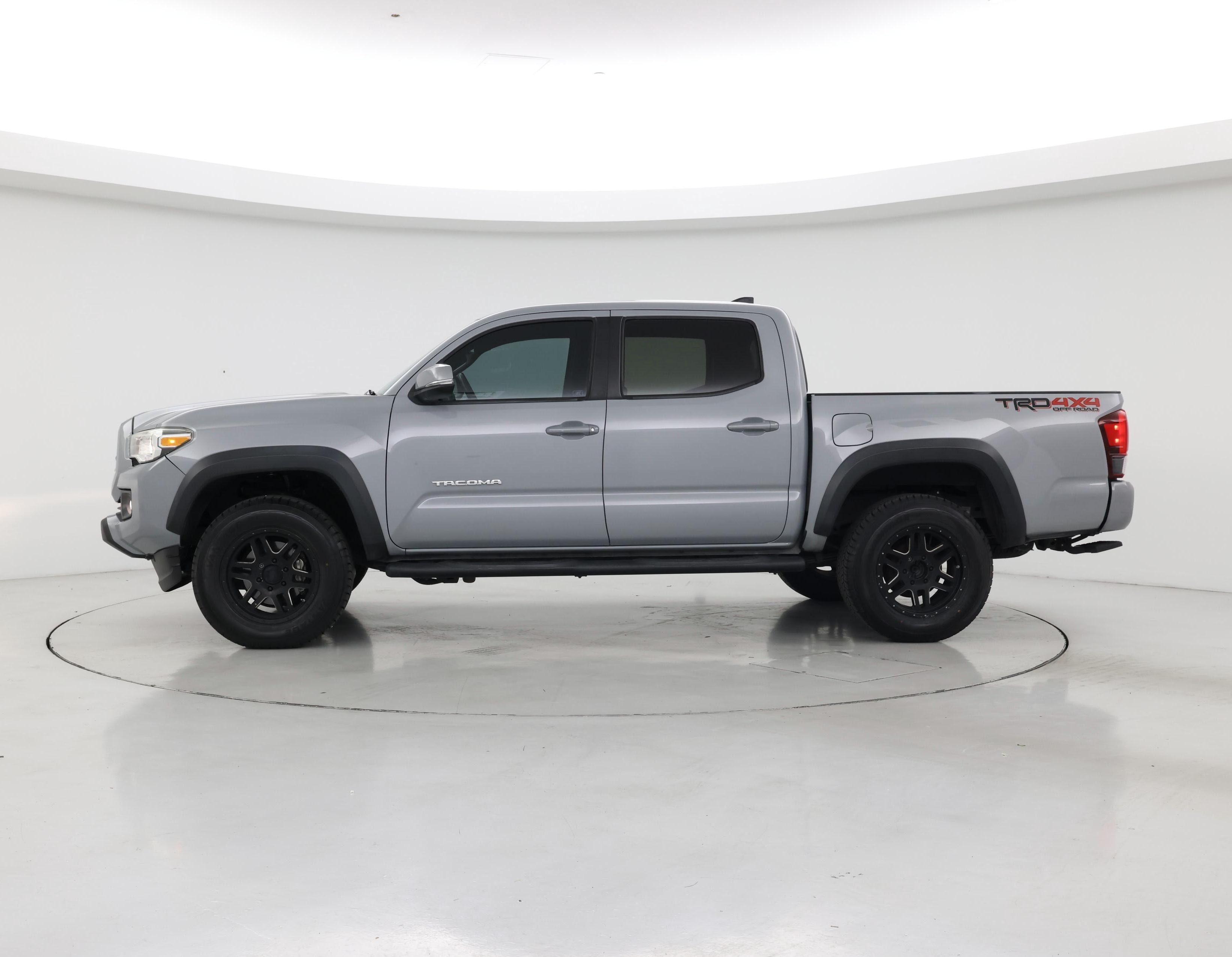 Thumbnail: 2018 Toyota Tacoma - 3