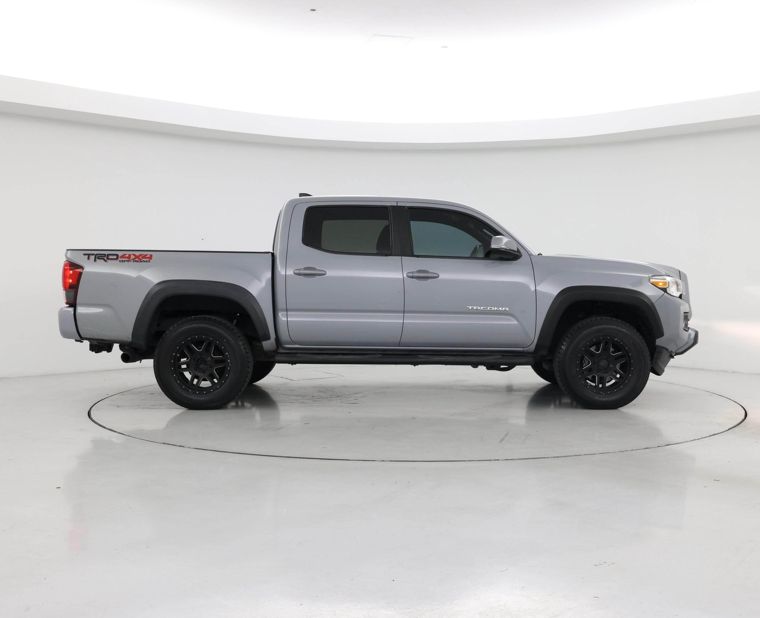 Thumbnail: 2018 Toyota Tacoma - 7
