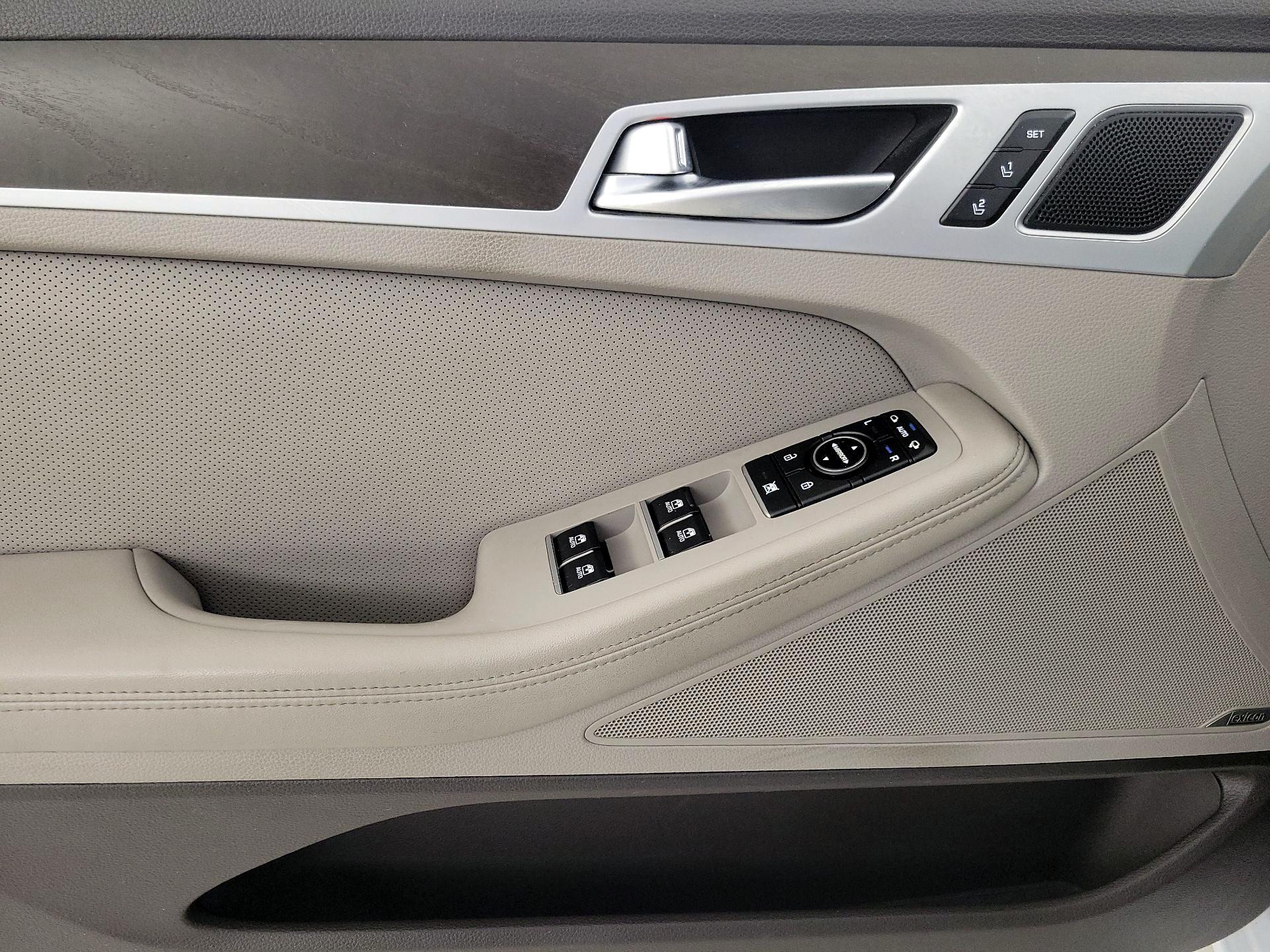 Thumbnail: 2015 Hyundai Genesis - 12