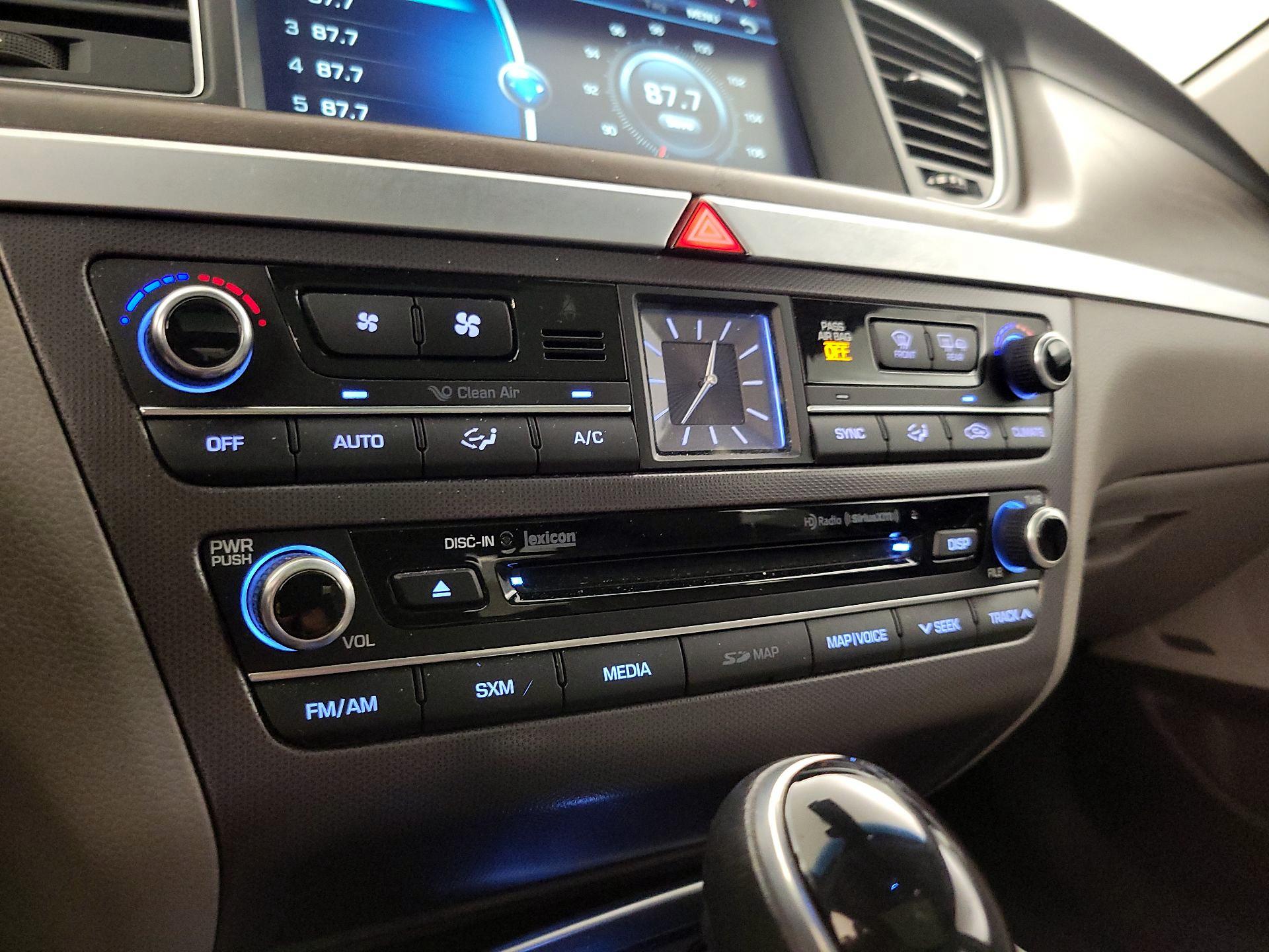 Thumbnail: 2015 Hyundai Genesis - 17