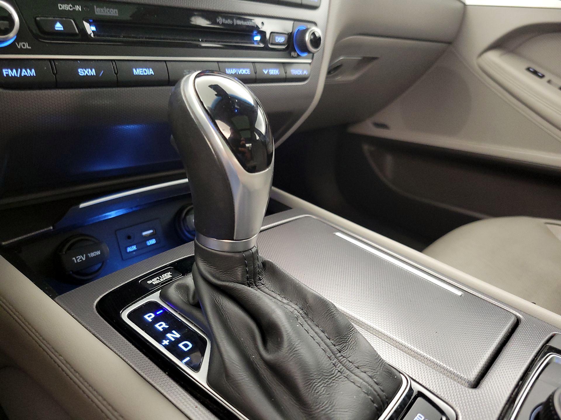 Thumbnail: 2015 Hyundai Genesis - 18