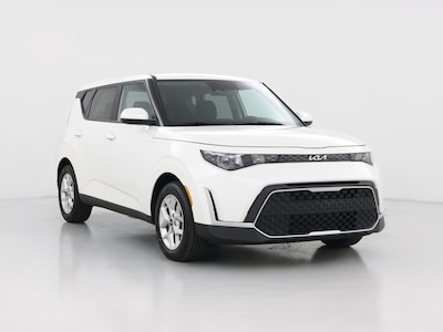 White 2023 Kia Soul LX