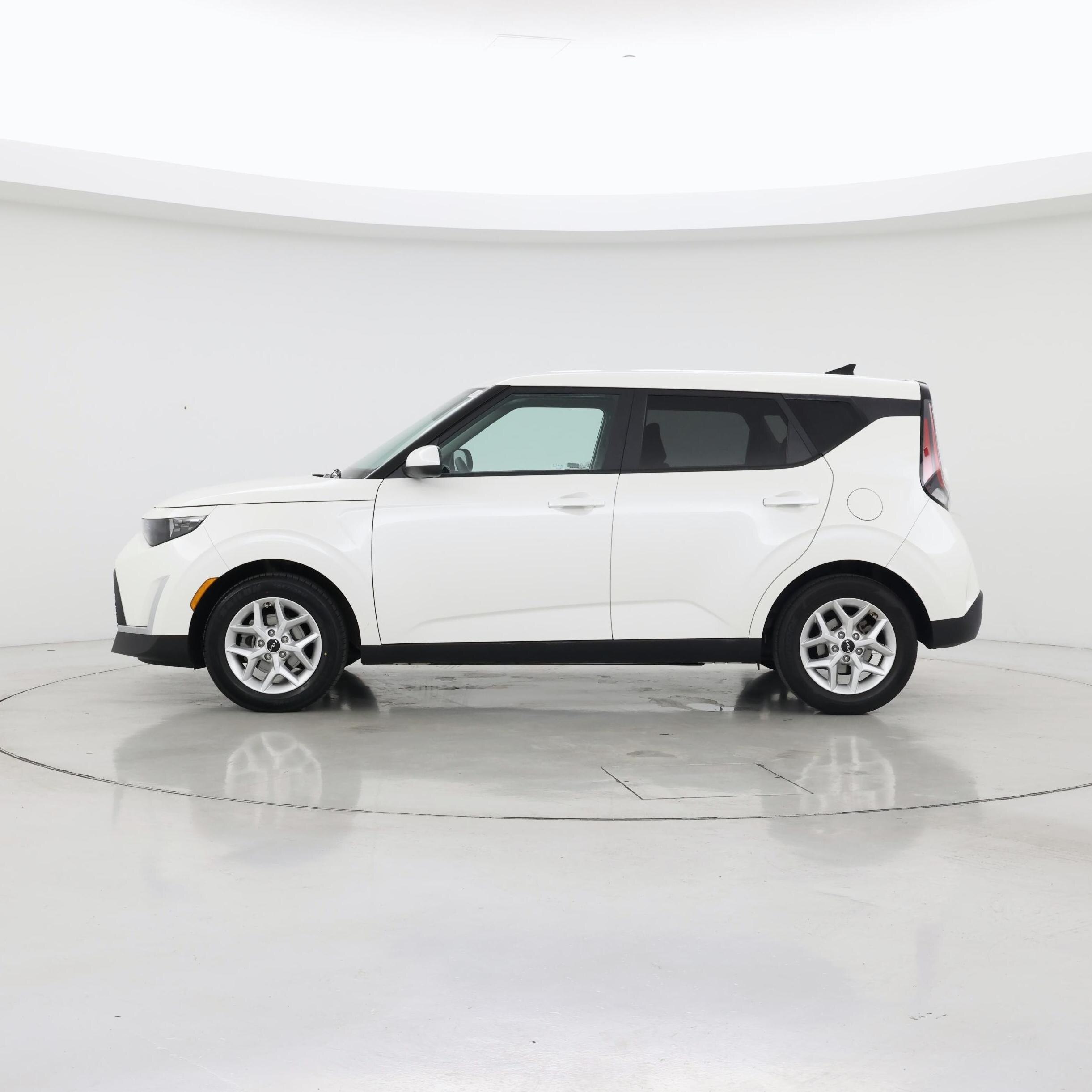 Thumbnail: 2023 Kia Soul - 3