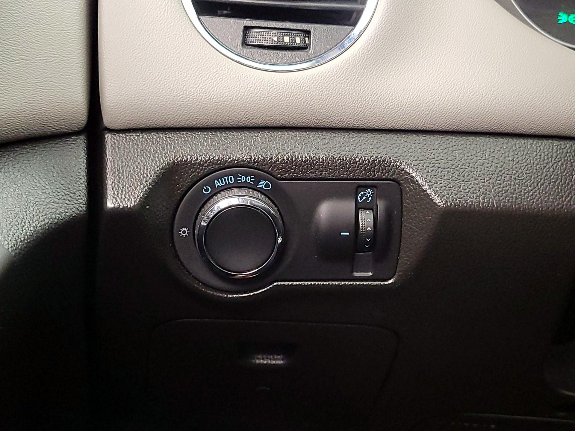 Thumbnail: 2015 Chevrolet Cruze - 13