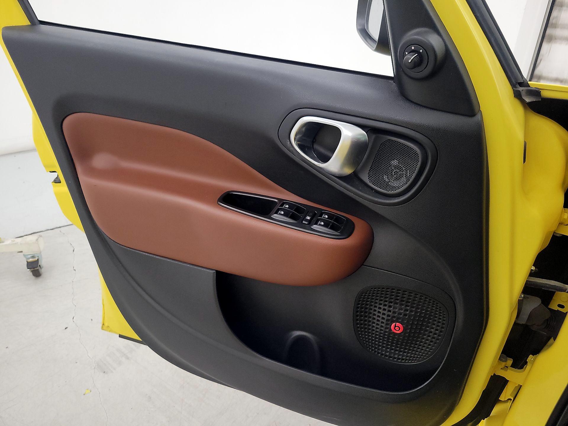 Thumbnail: 2014 Fiat 500L - 12