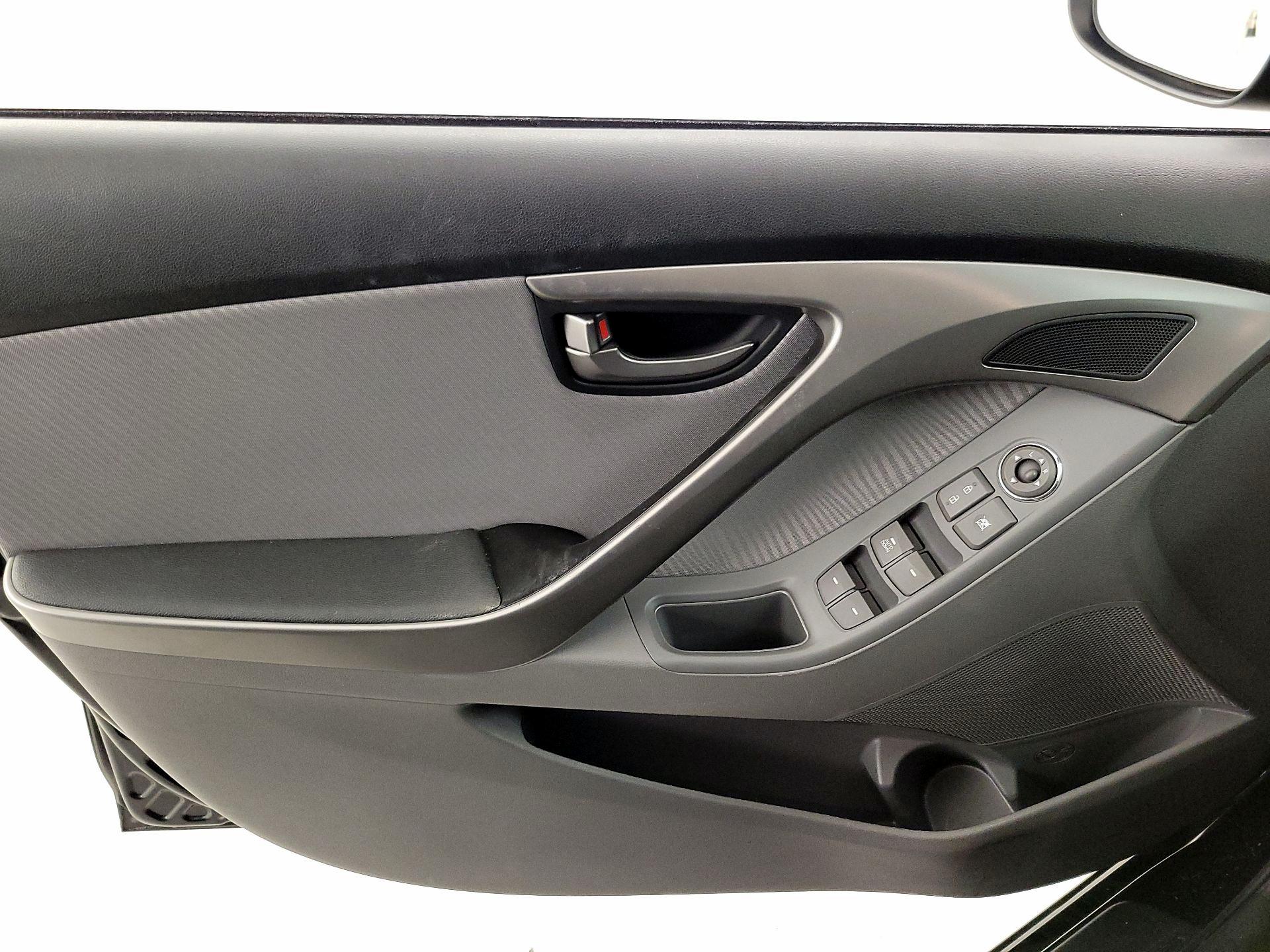 Thumbnail: 2013 Hyundai Elantra - 12