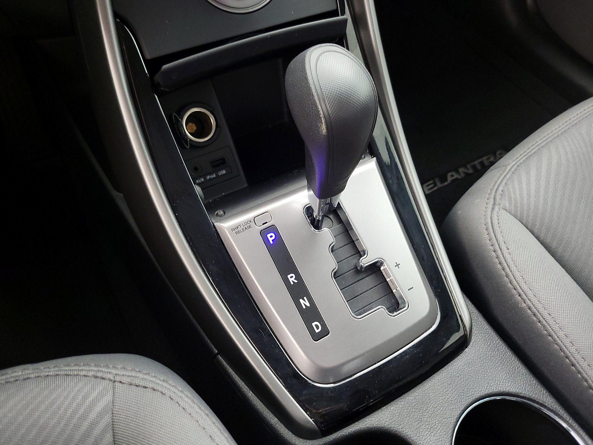 Thumbnail: 2013 Hyundai Elantra - 16