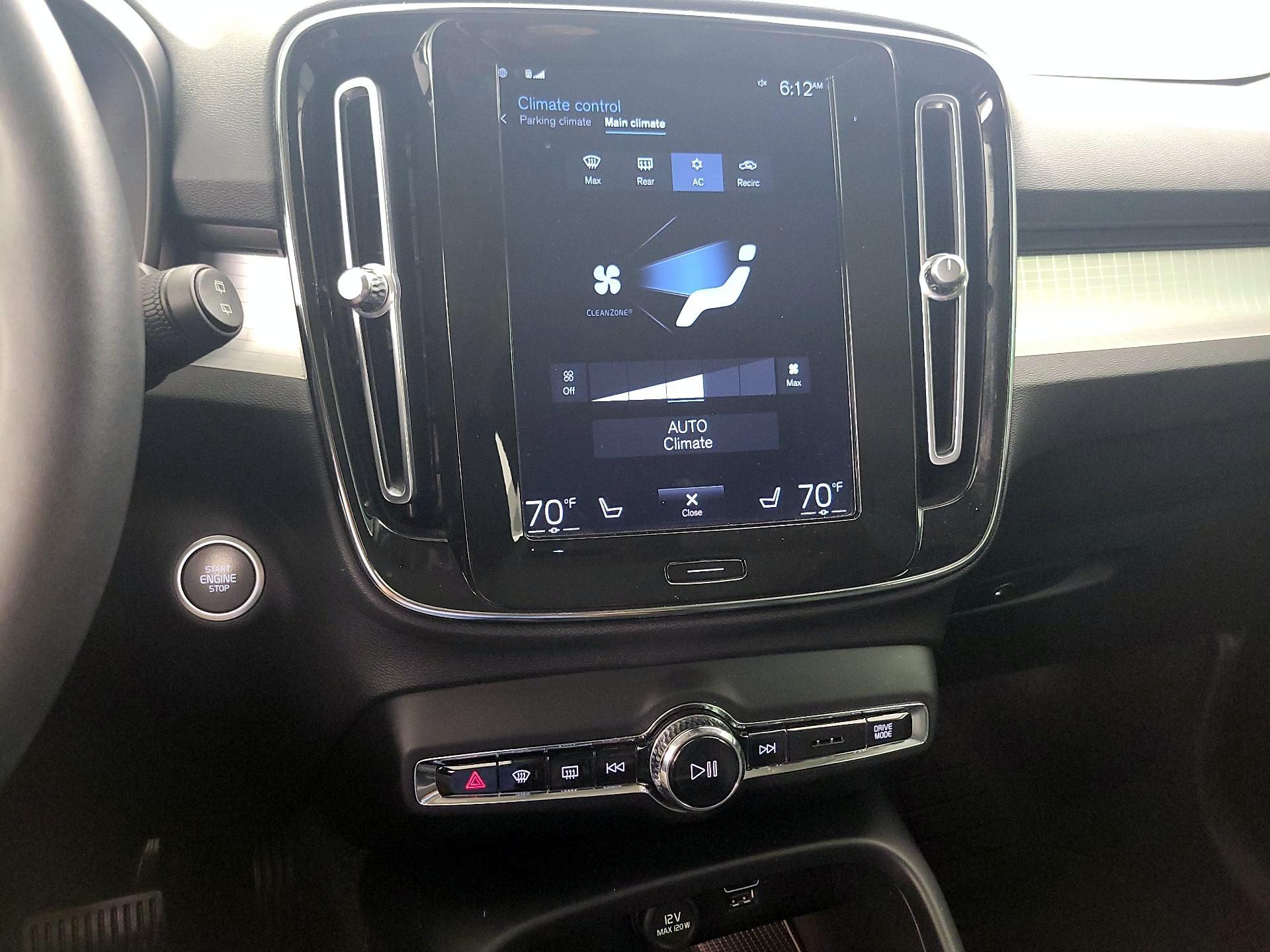 Thumbnail: 2021 Volvo XC40 - 17