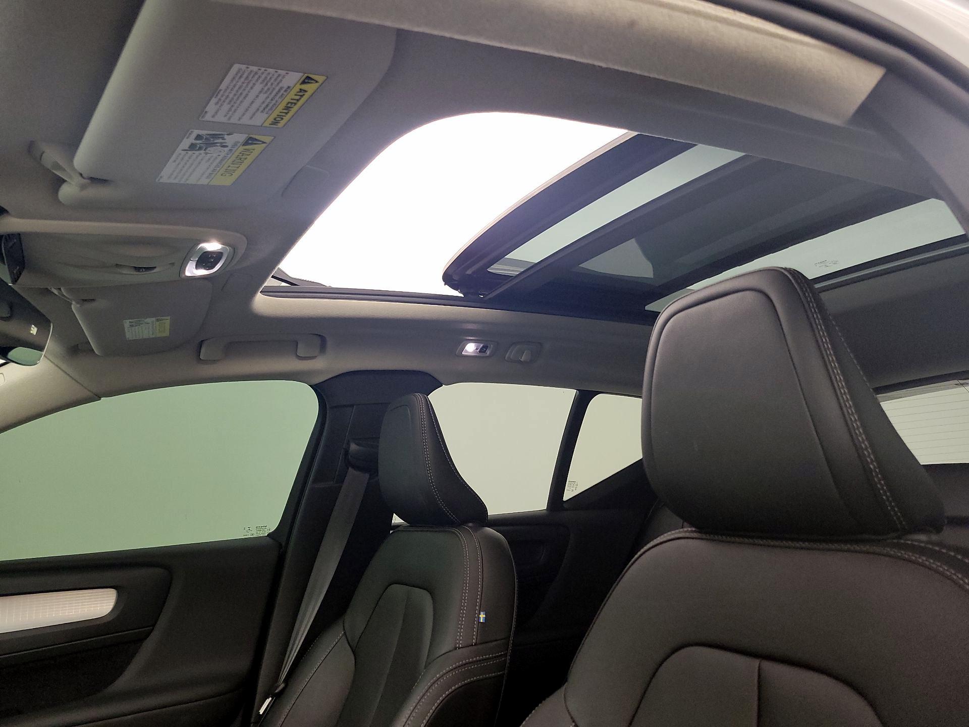Thumbnail: 2021 Volvo XC40 - 20