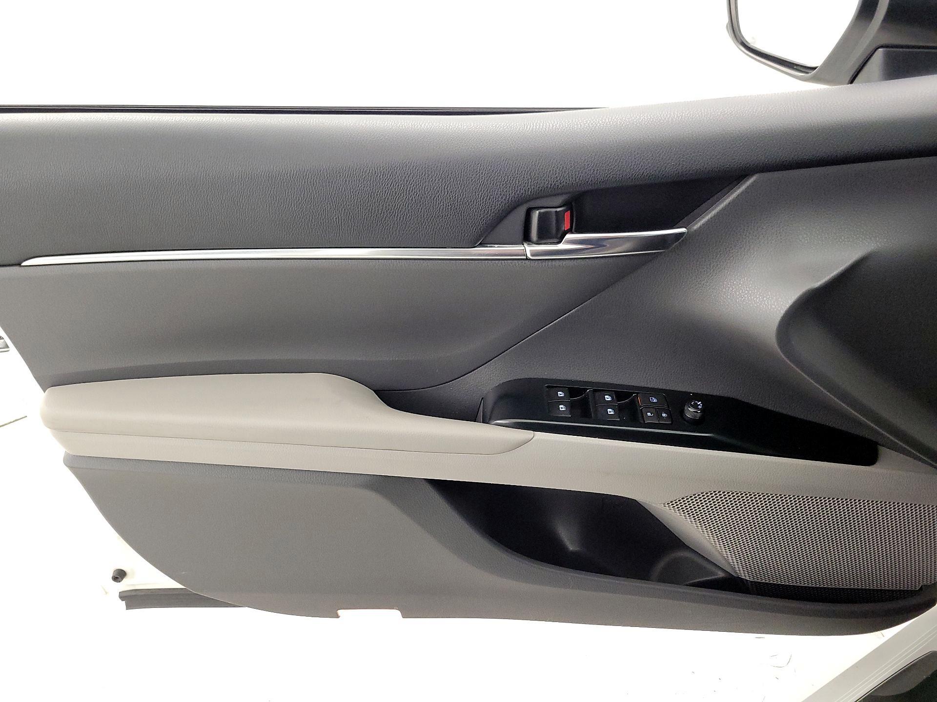 Thumbnail: 2019 Toyota Camry - 12