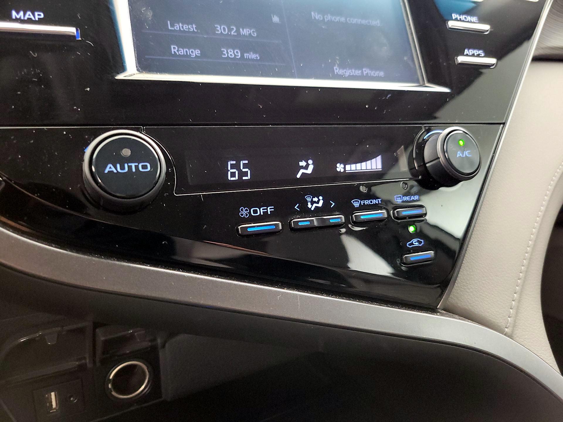 Thumbnail: 2019 Toyota Camry - 16