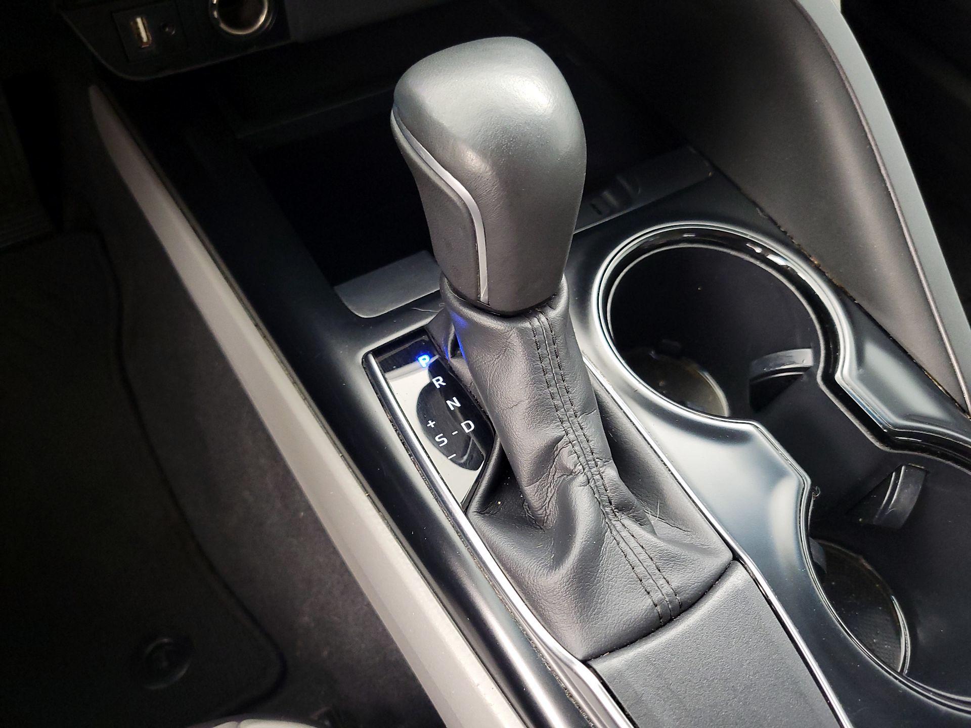 Thumbnail: 2019 Toyota Camry - 17