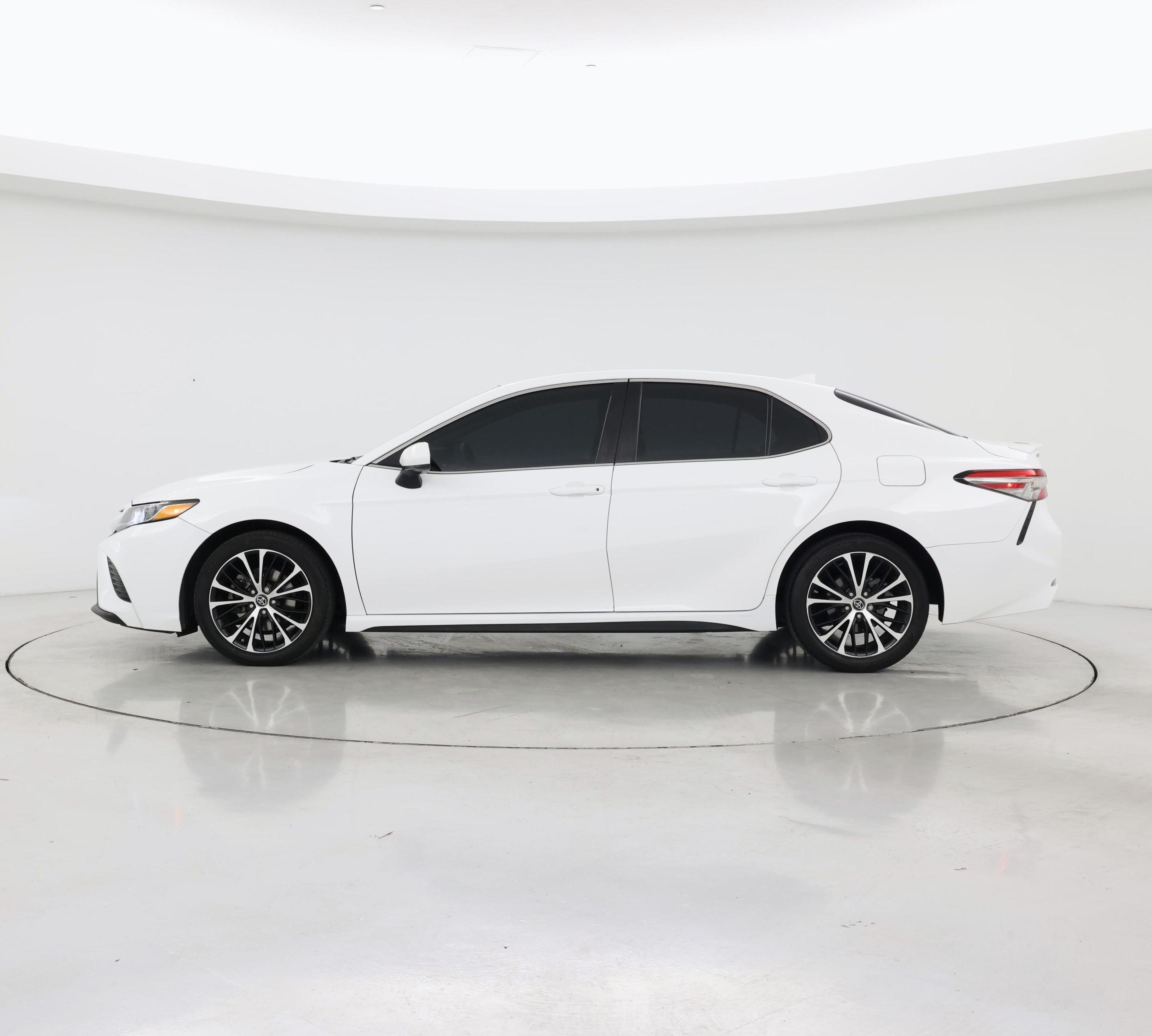 Thumbnail: 2019 Toyota Camry - 3