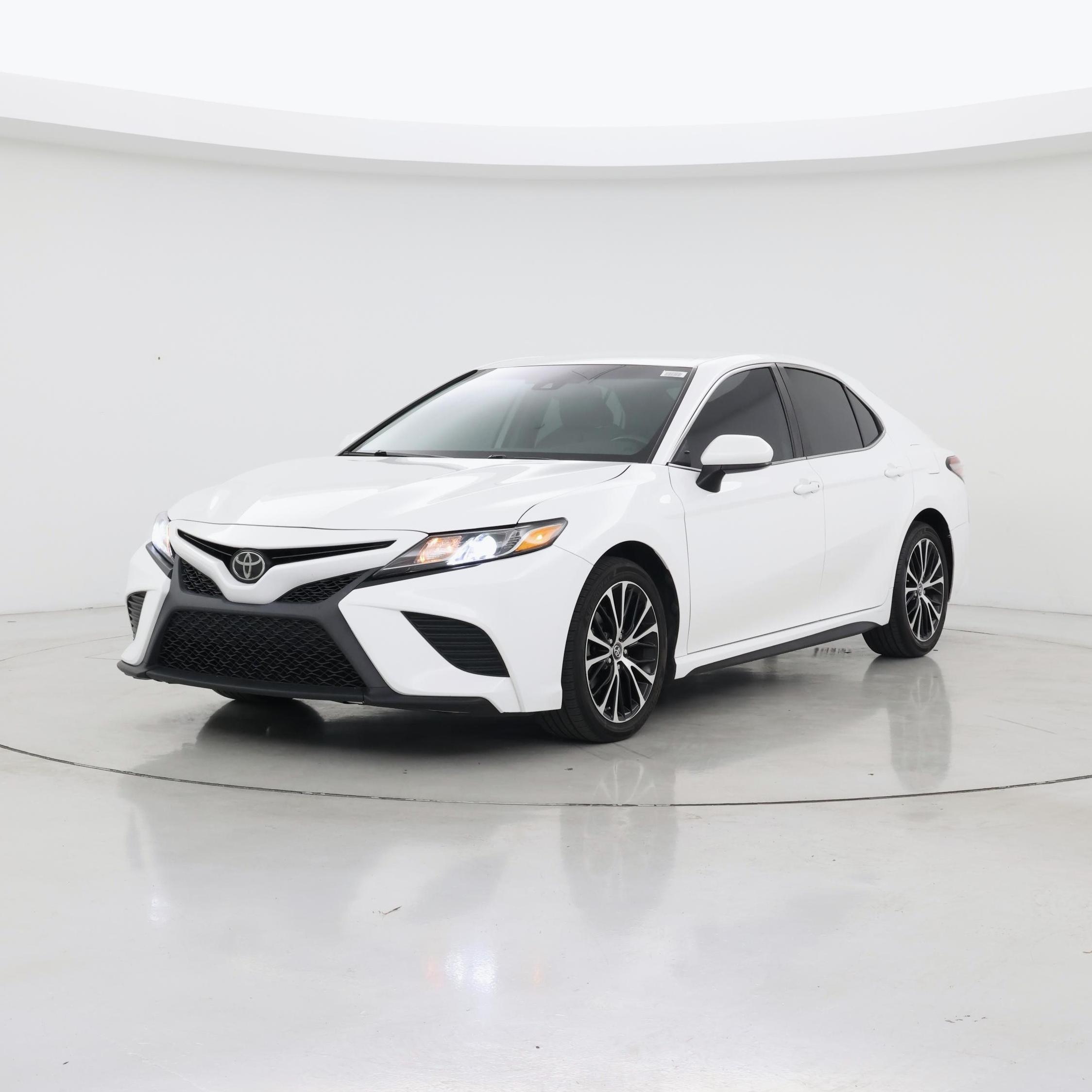 Thumbnail: 2019 Toyota Camry - 4