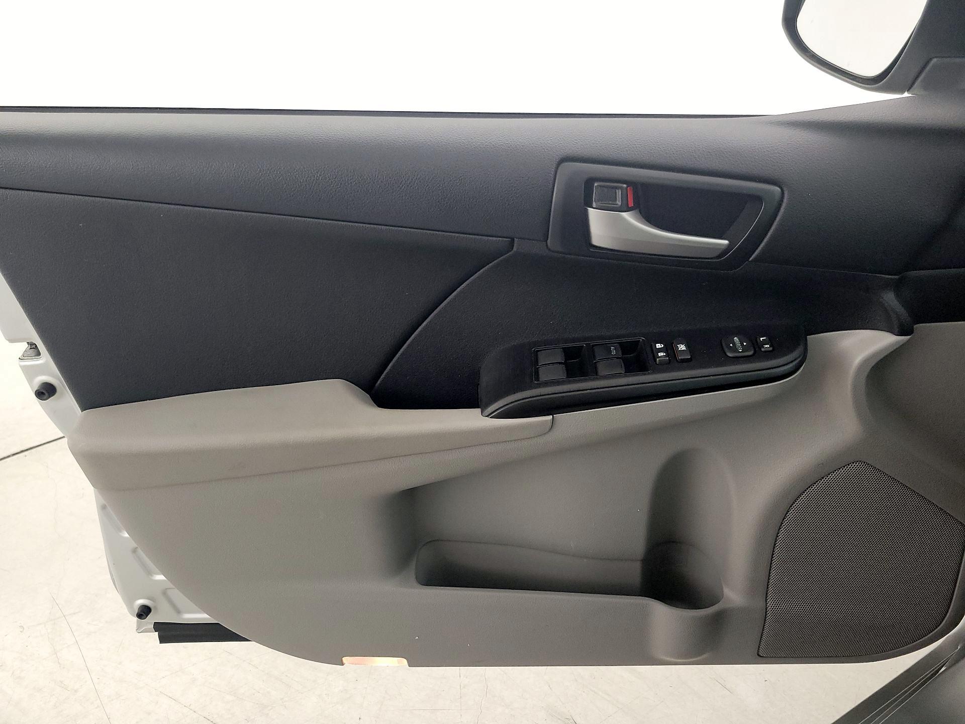 Thumbnail: 2013 Toyota Camry - 12