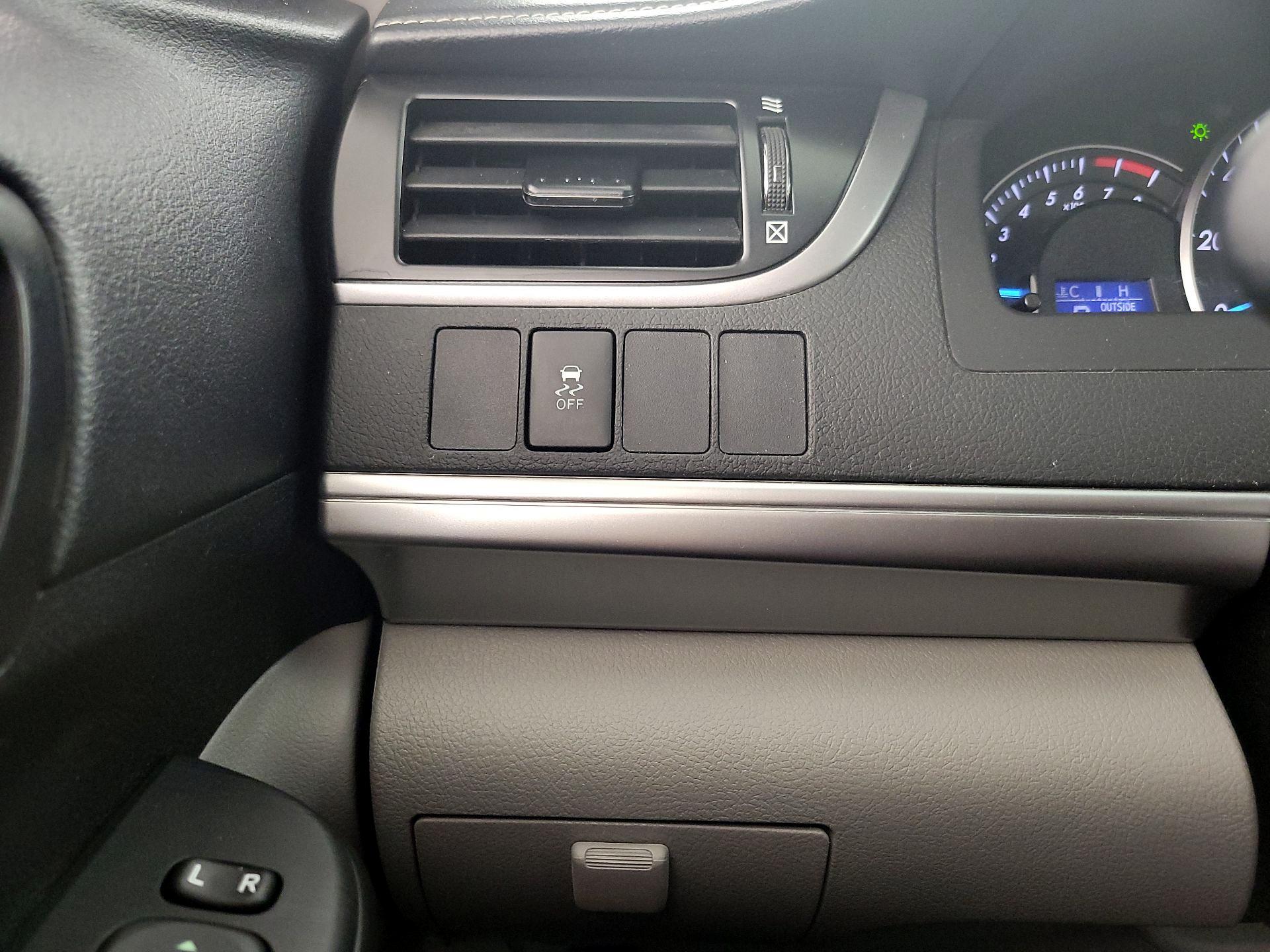 Thumbnail: 2013 Toyota Camry - 13