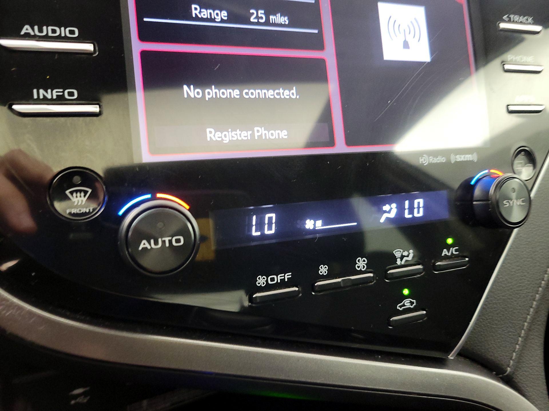 Thumbnail: 2018 Toyota Camry - 16