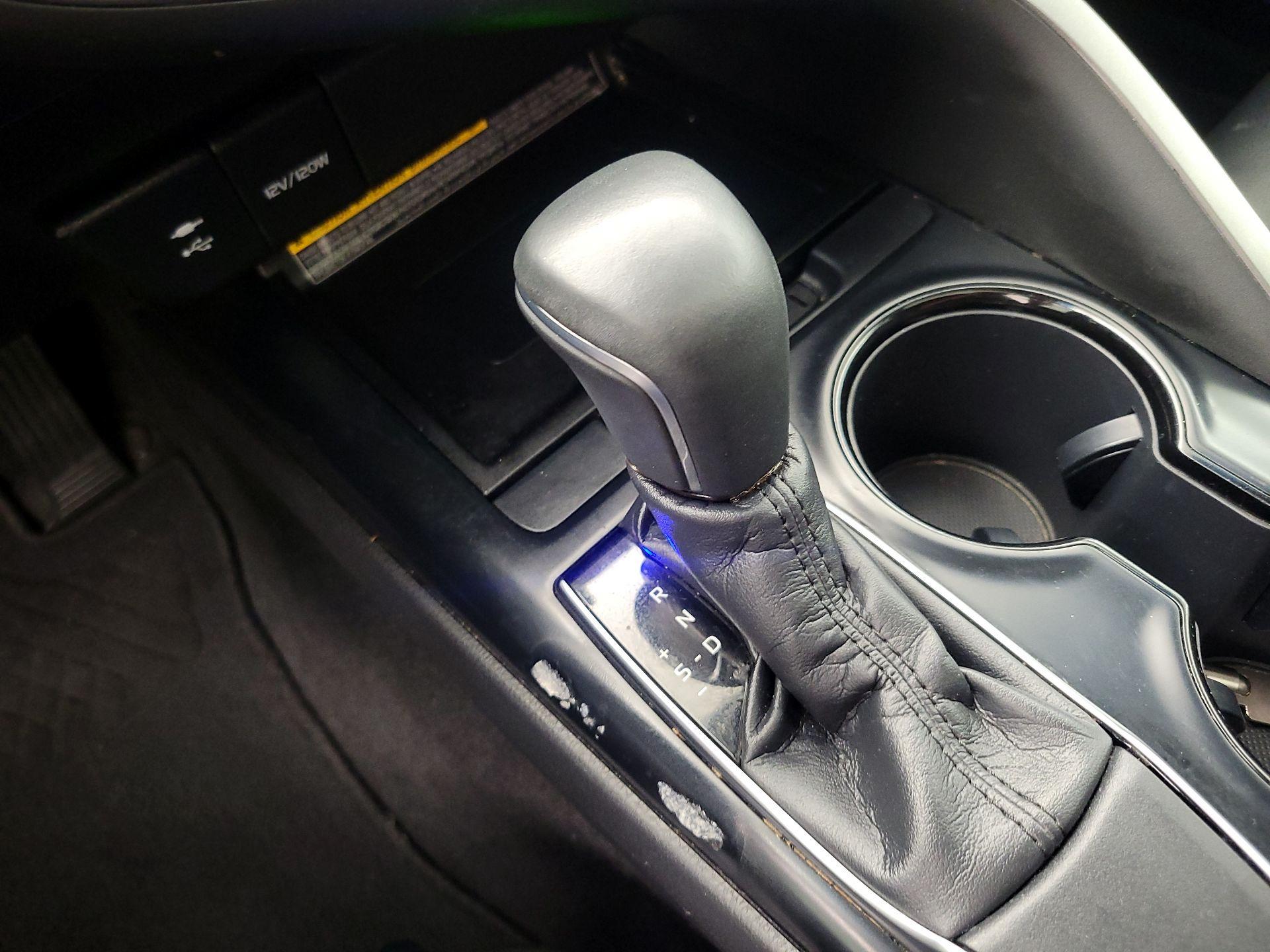 Thumbnail: 2018 Toyota Camry - 17