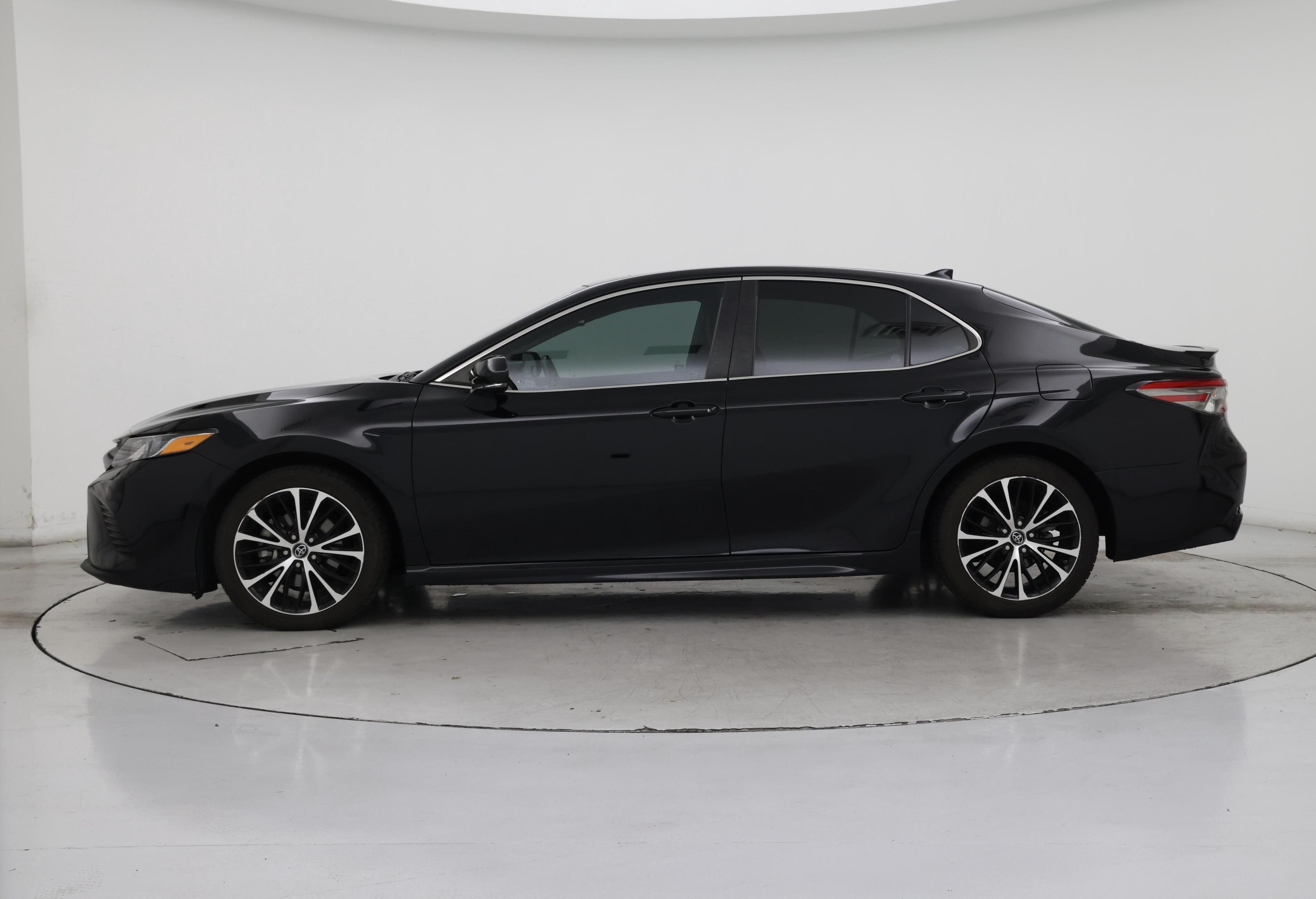 Thumbnail: 2018 Toyota Camry - 3
