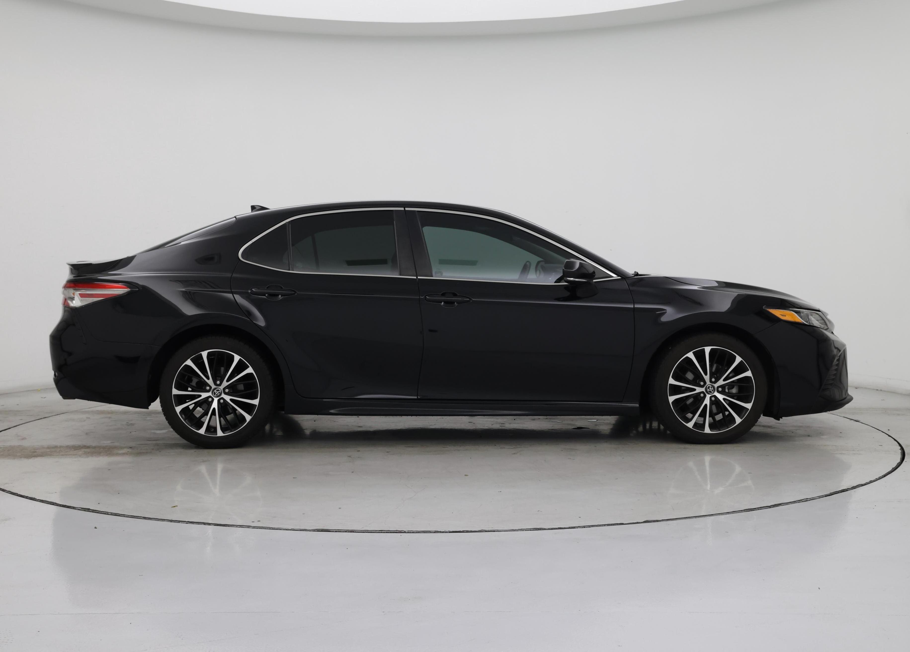 Thumbnail: 2018 Toyota Camry - 7